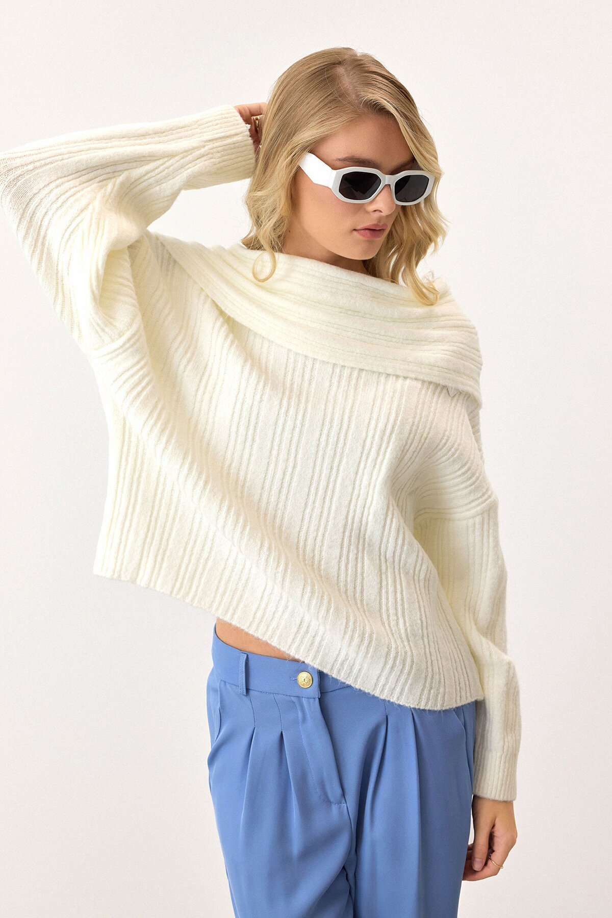 Krem Düşük Omuzlu Fitilli Triko Kazak