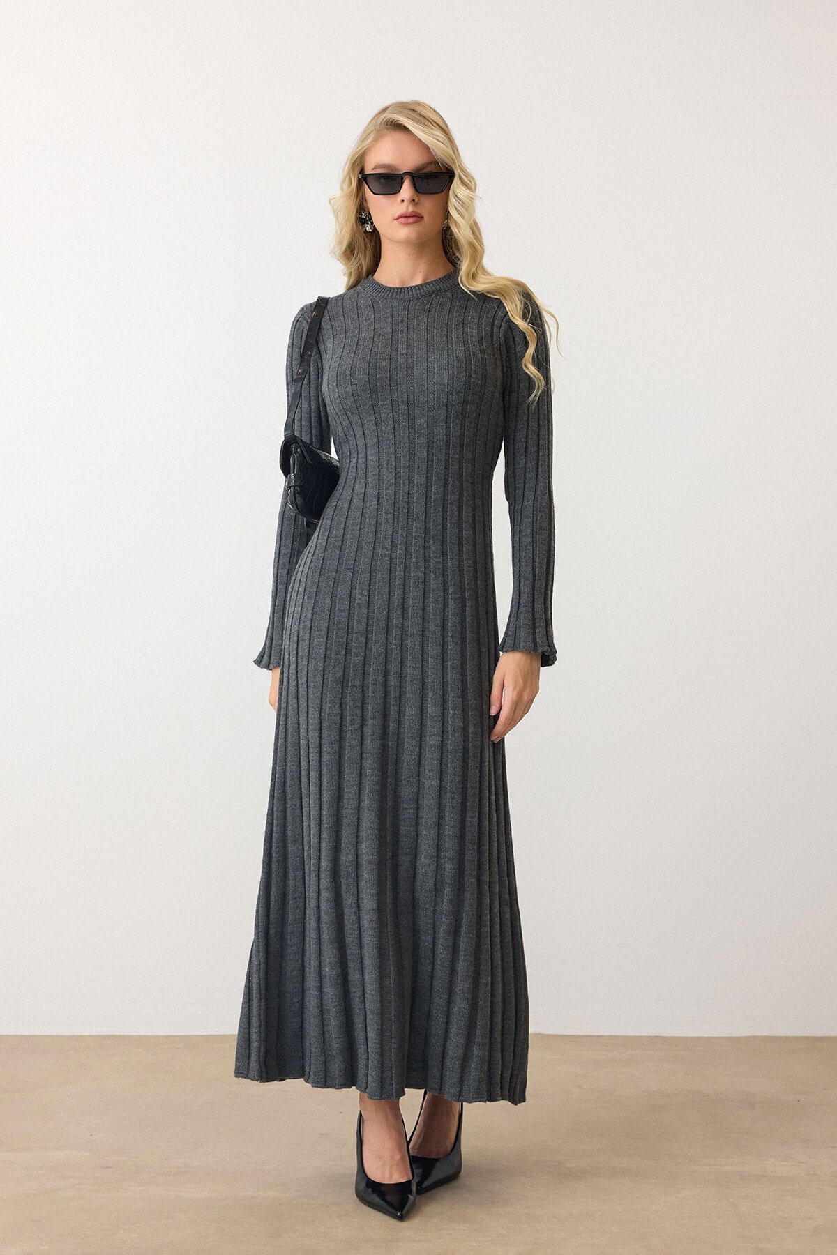 Antrasit Düz Kesim Uzun Kollu Triko Elbise