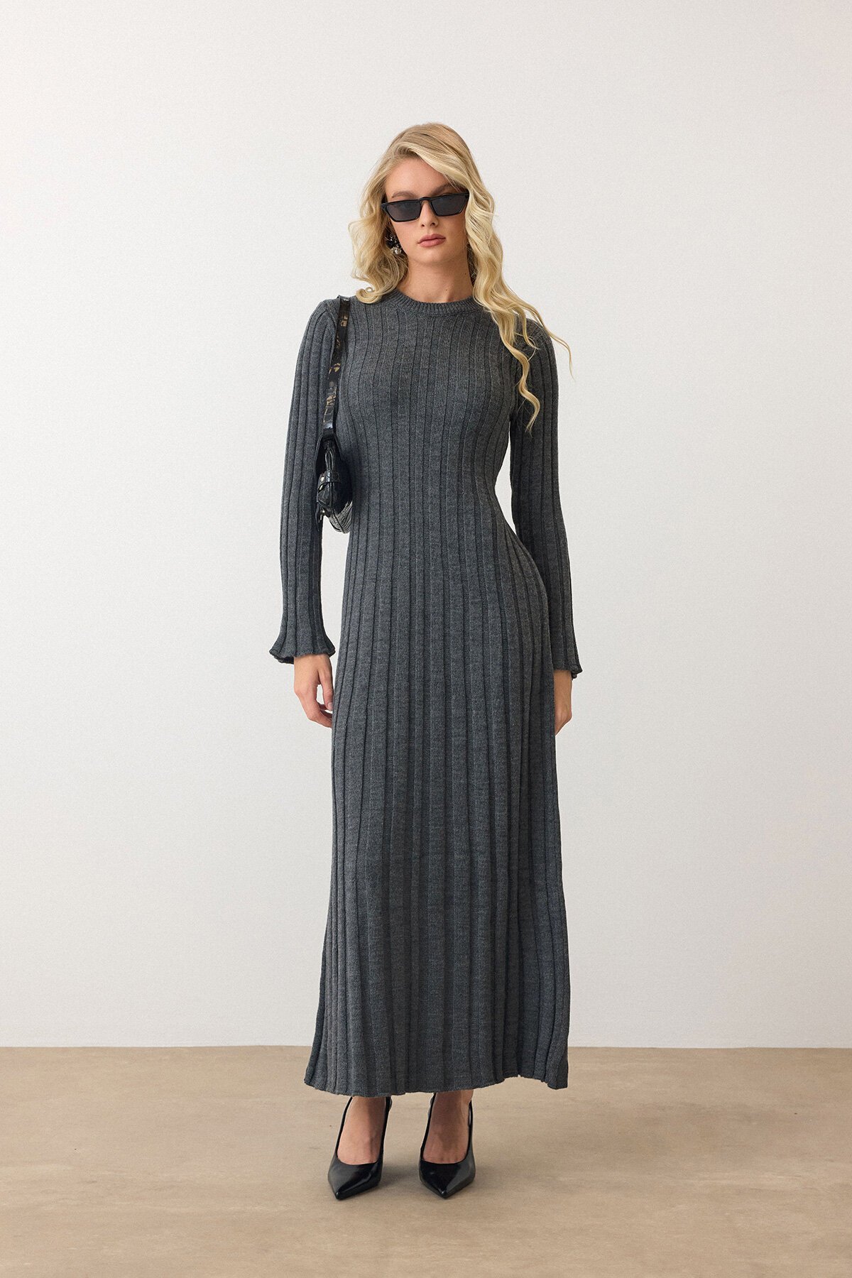 Antrasit Düz Kesim Uzun Kollu Triko Elbise
