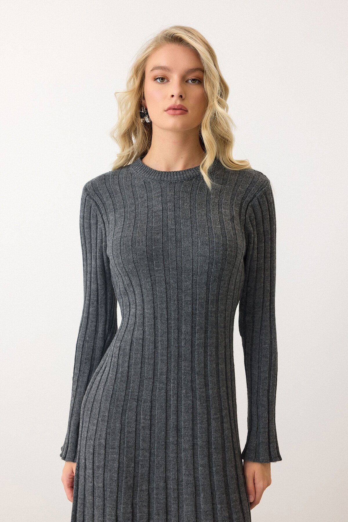 Antrasit Düz Kesim Uzun Kollu Triko Elbise