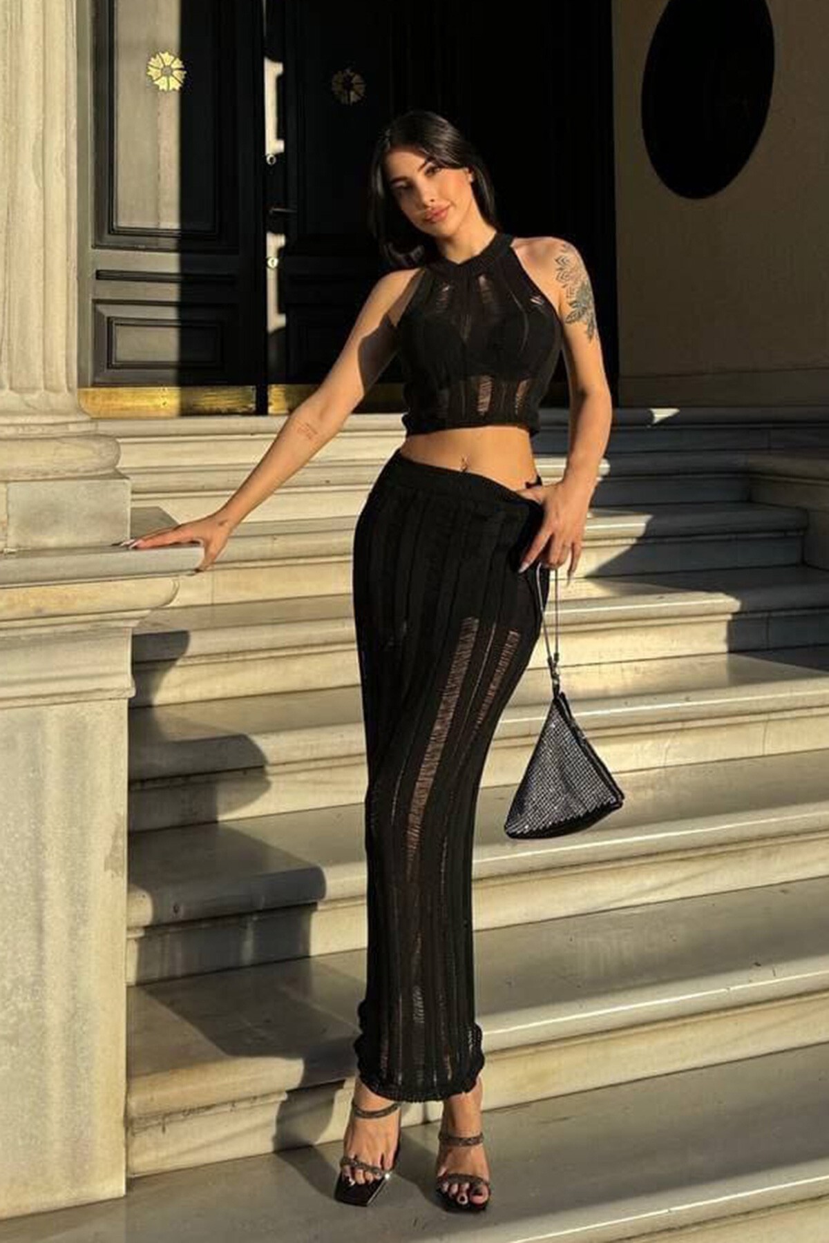 Siyah Eskitme Detaylı Delik Ajurlu Crop Bluz Ve Etek Takım