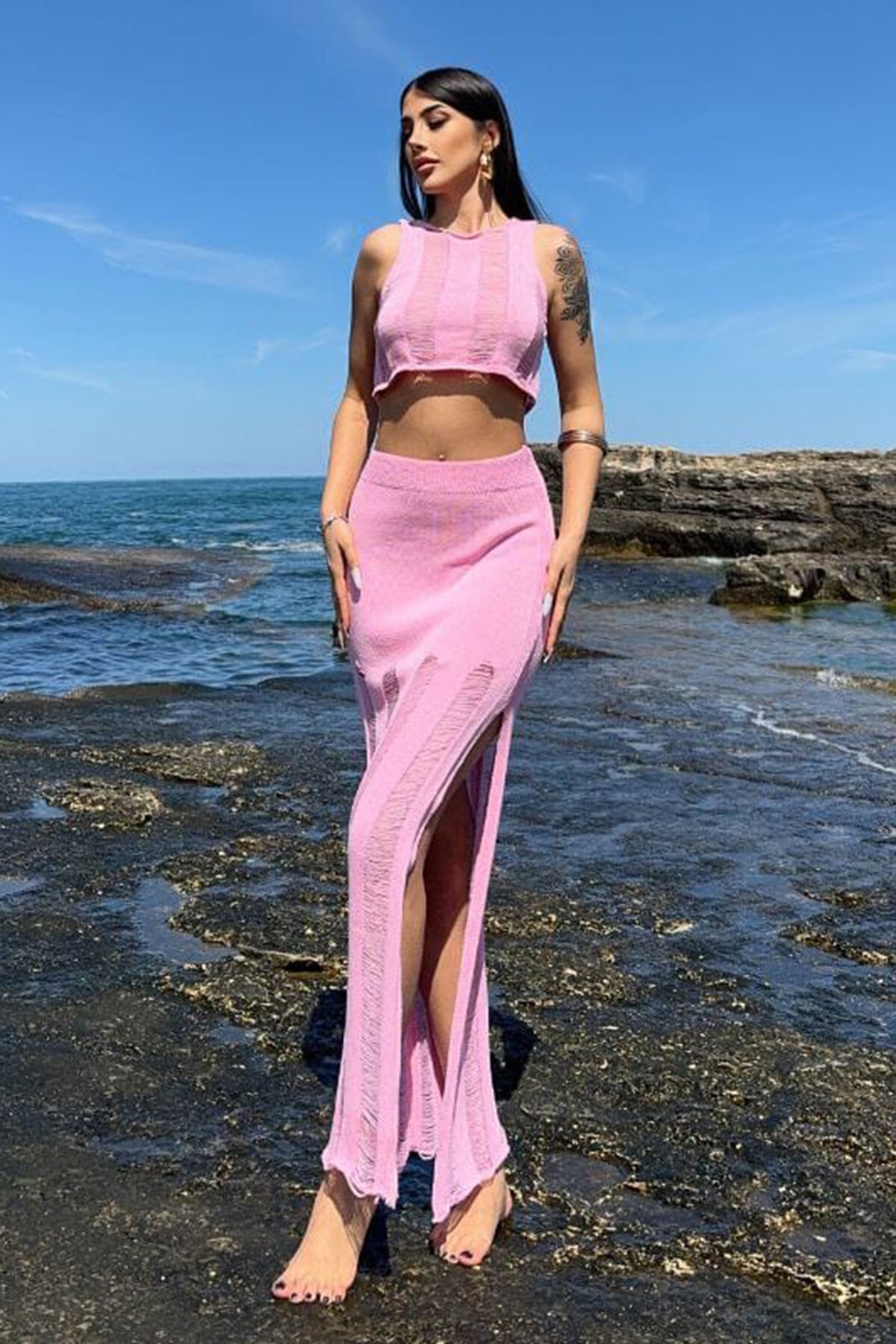 Pembe Eskitmeli Kolsuz Crop Bluz Ve Beli Lastikli Midi Boy Etek Takım