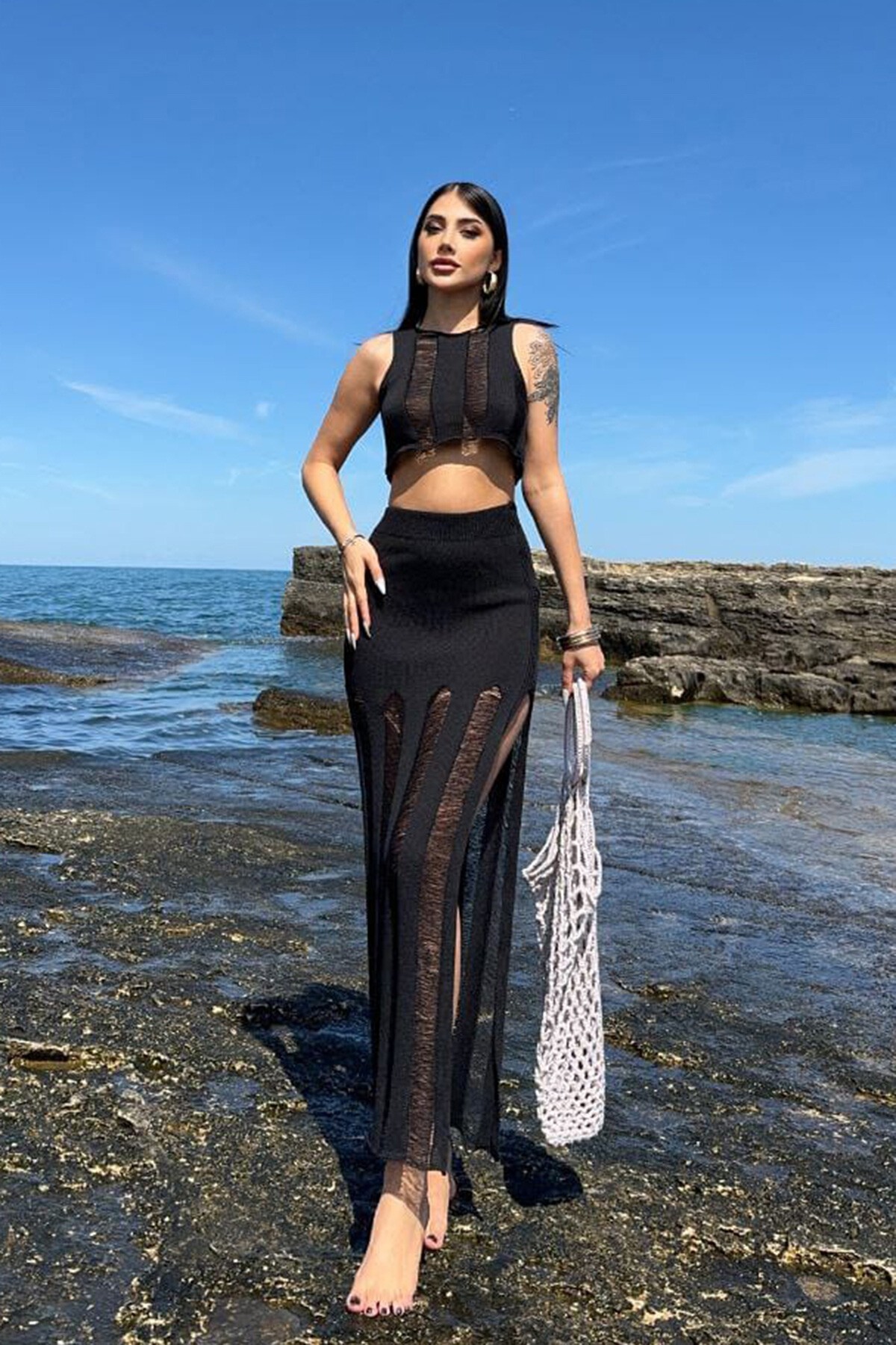 Siyah Eskitmeli Kolsuz Crop Bluz Ve Beli Lastikli Midi Boy Etek Takım