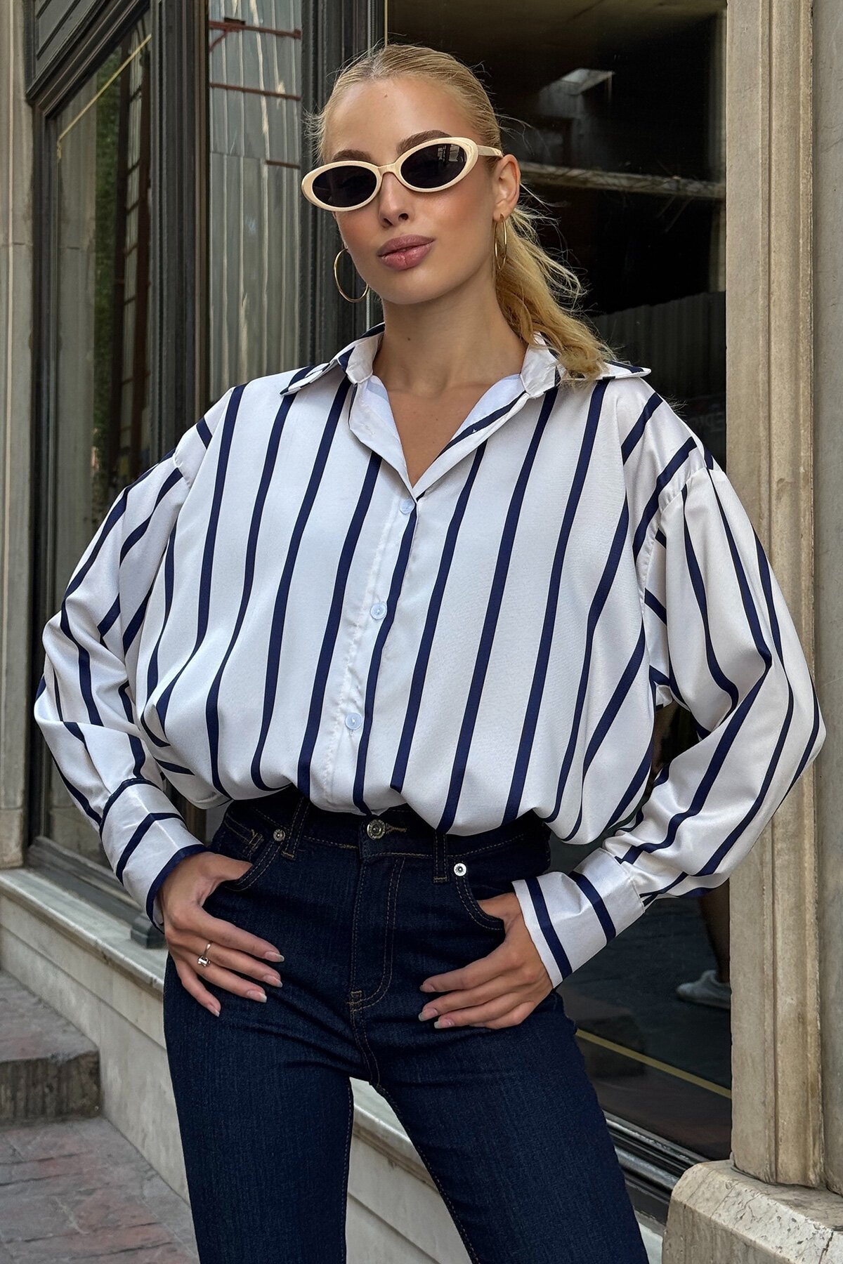 Lacivert Geniş Manşetli Çizgili Oversize Saten Gömlek