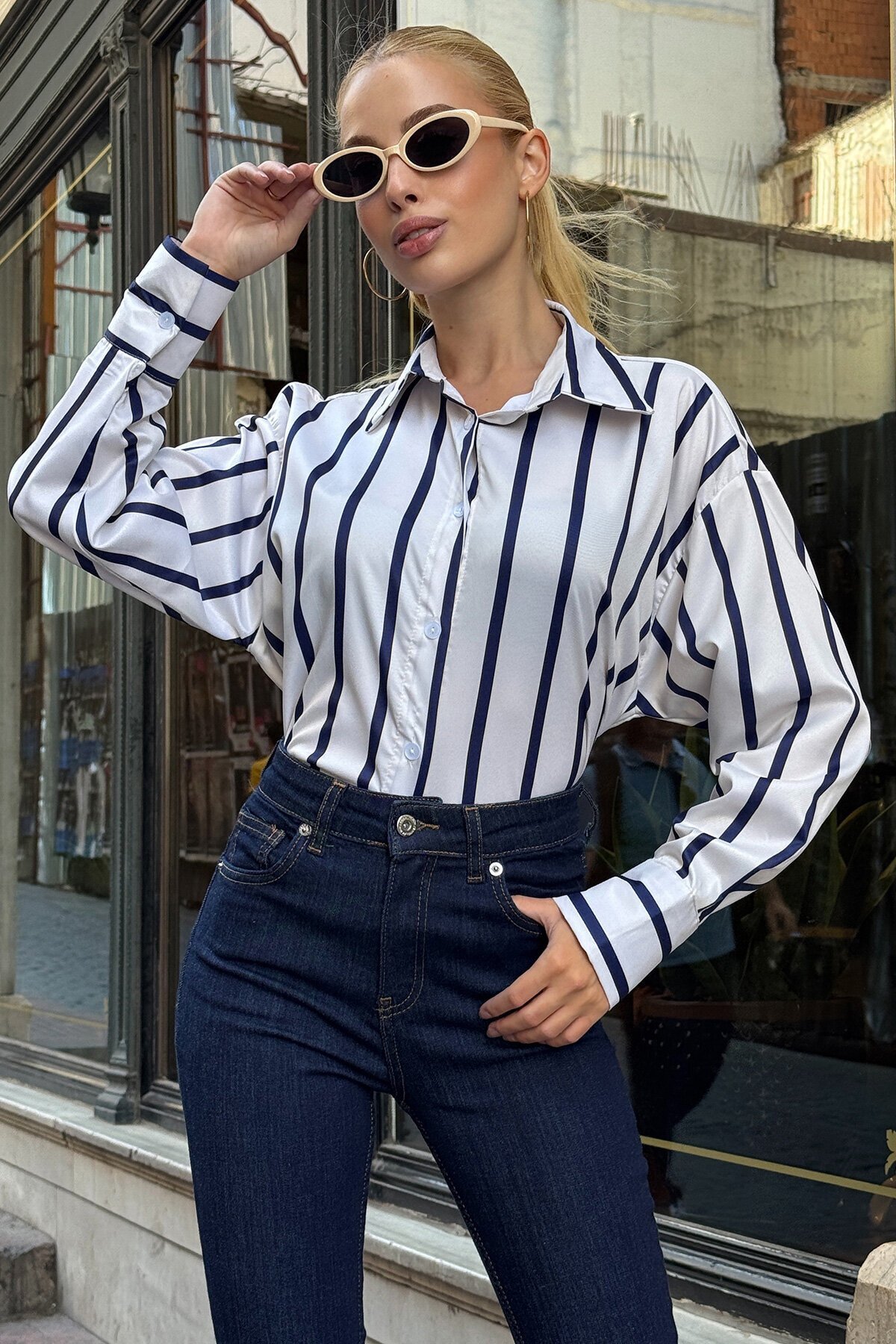 Lacivert Geniş Manşetli Çizgili Oversize Saten Gömlek