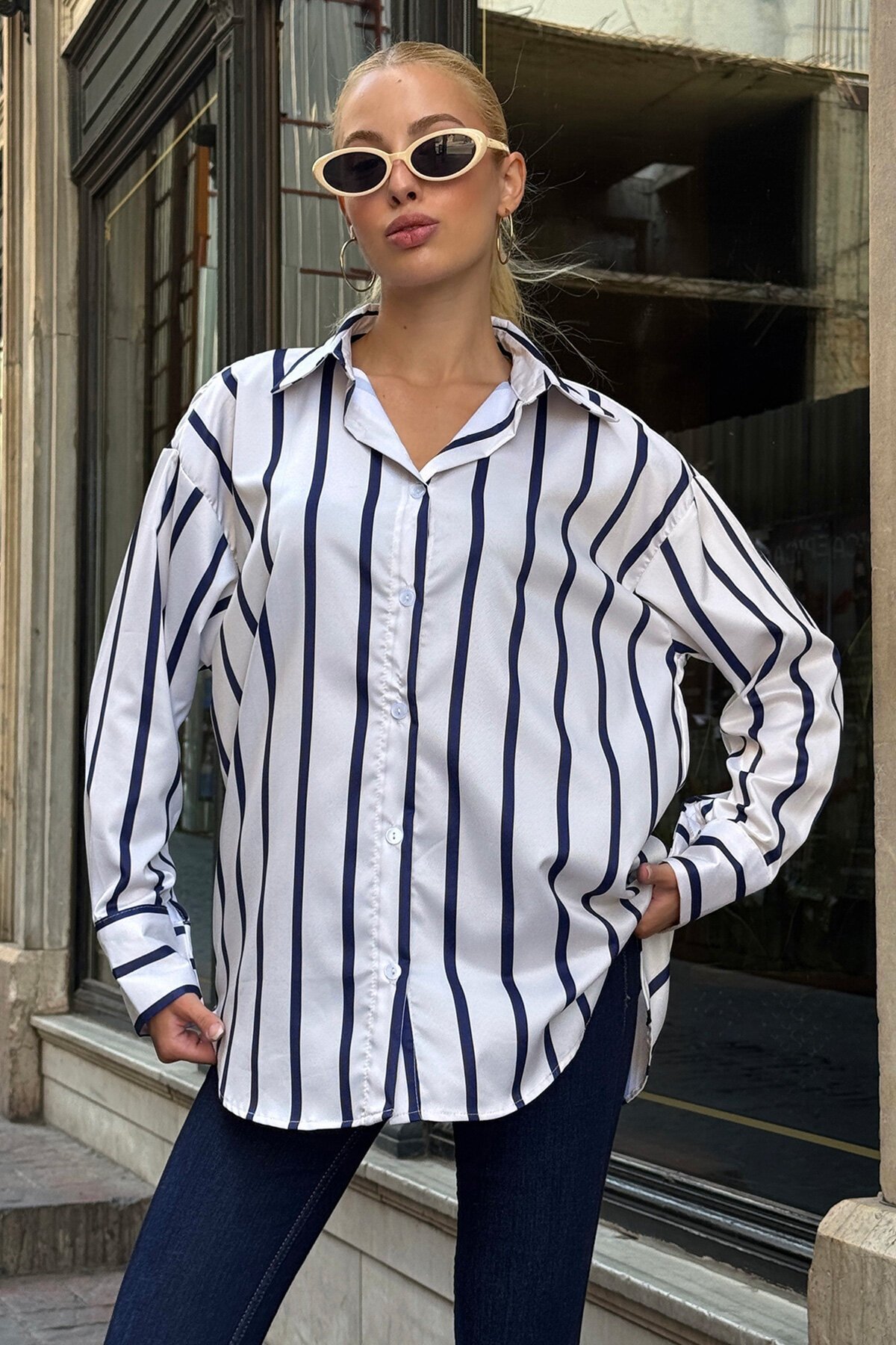 Lacivert Geniş Manşetli Çizgili Oversize Saten Gömlek