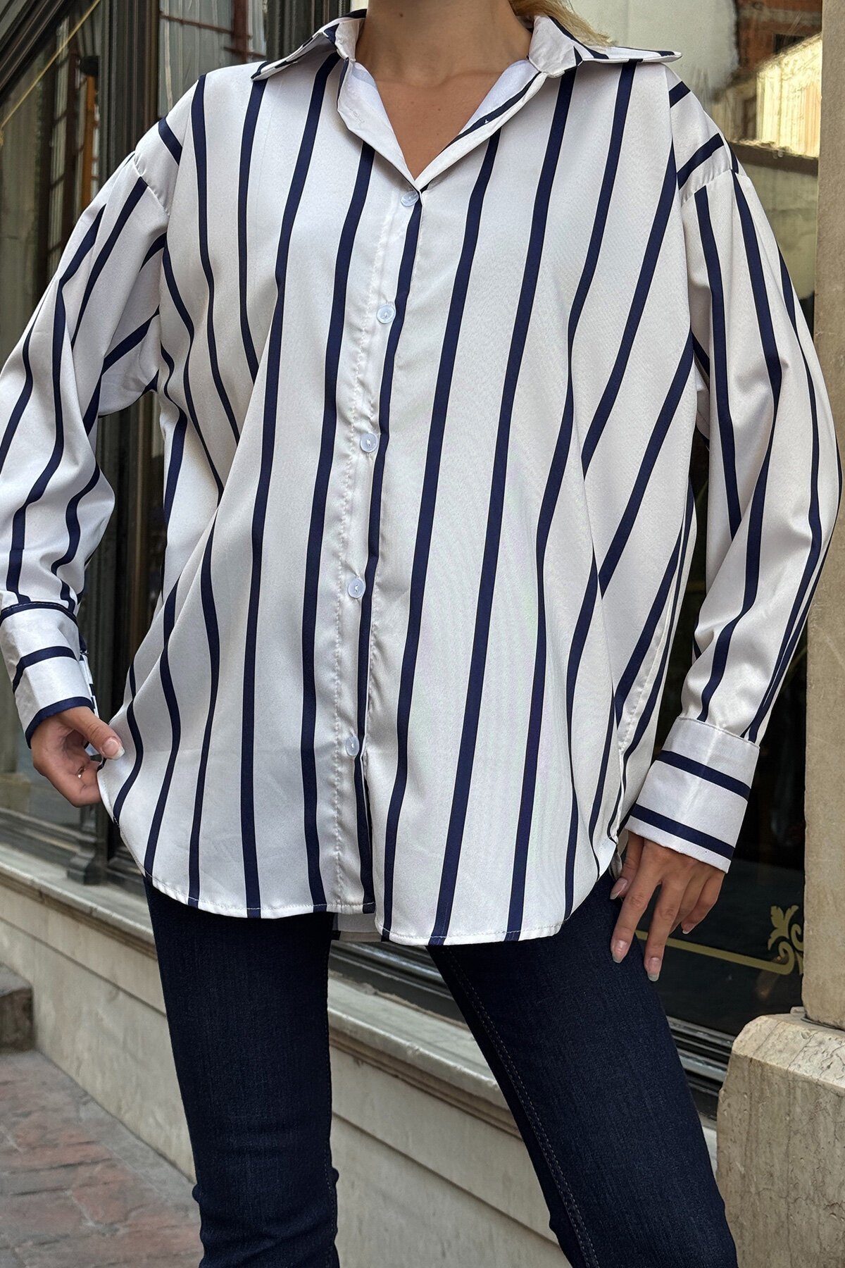 Lacivert Geniş Manşetli Çizgili Oversize Saten Gömlek