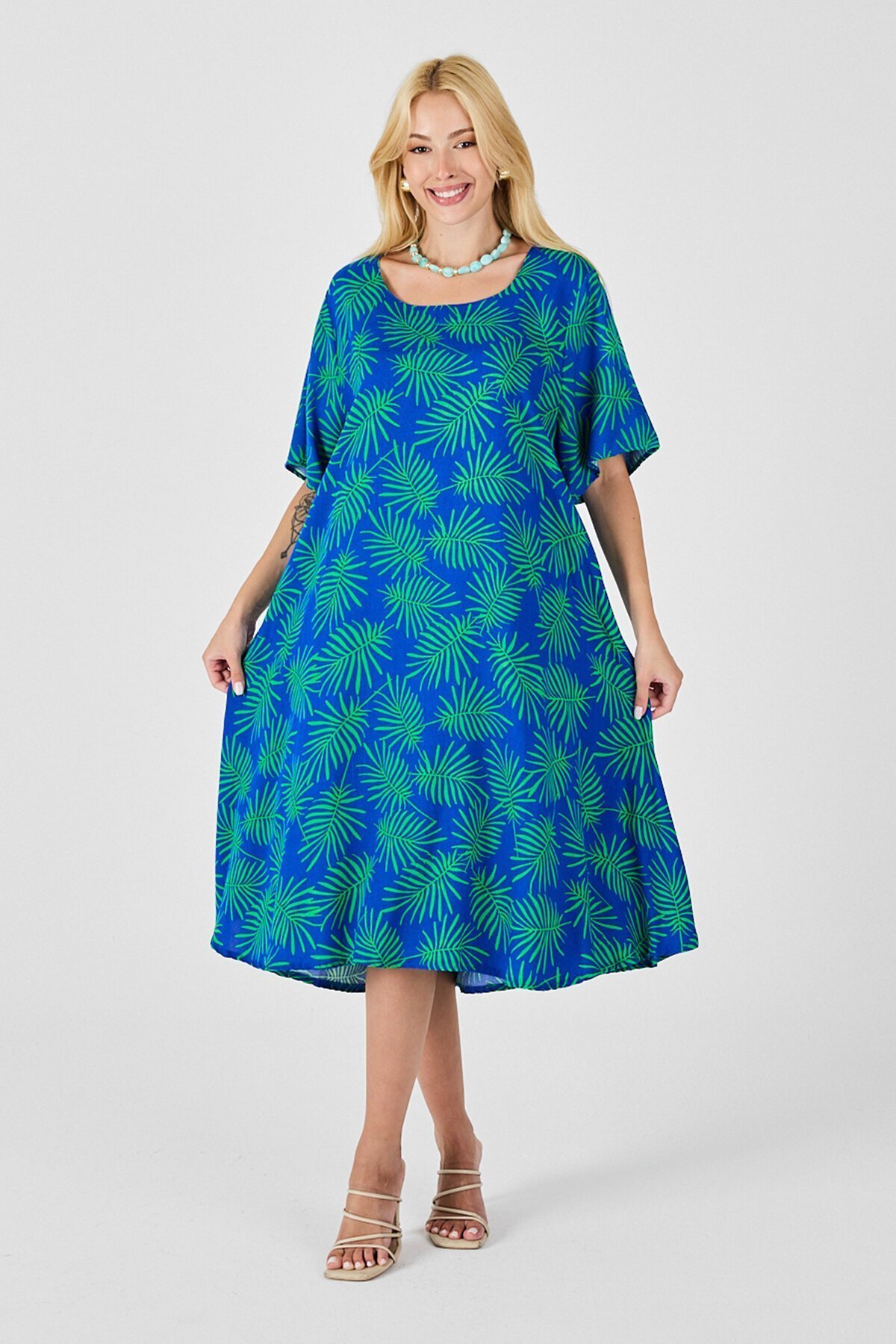 Saks Geniş Yaka Desenli Midi Boy Elbise