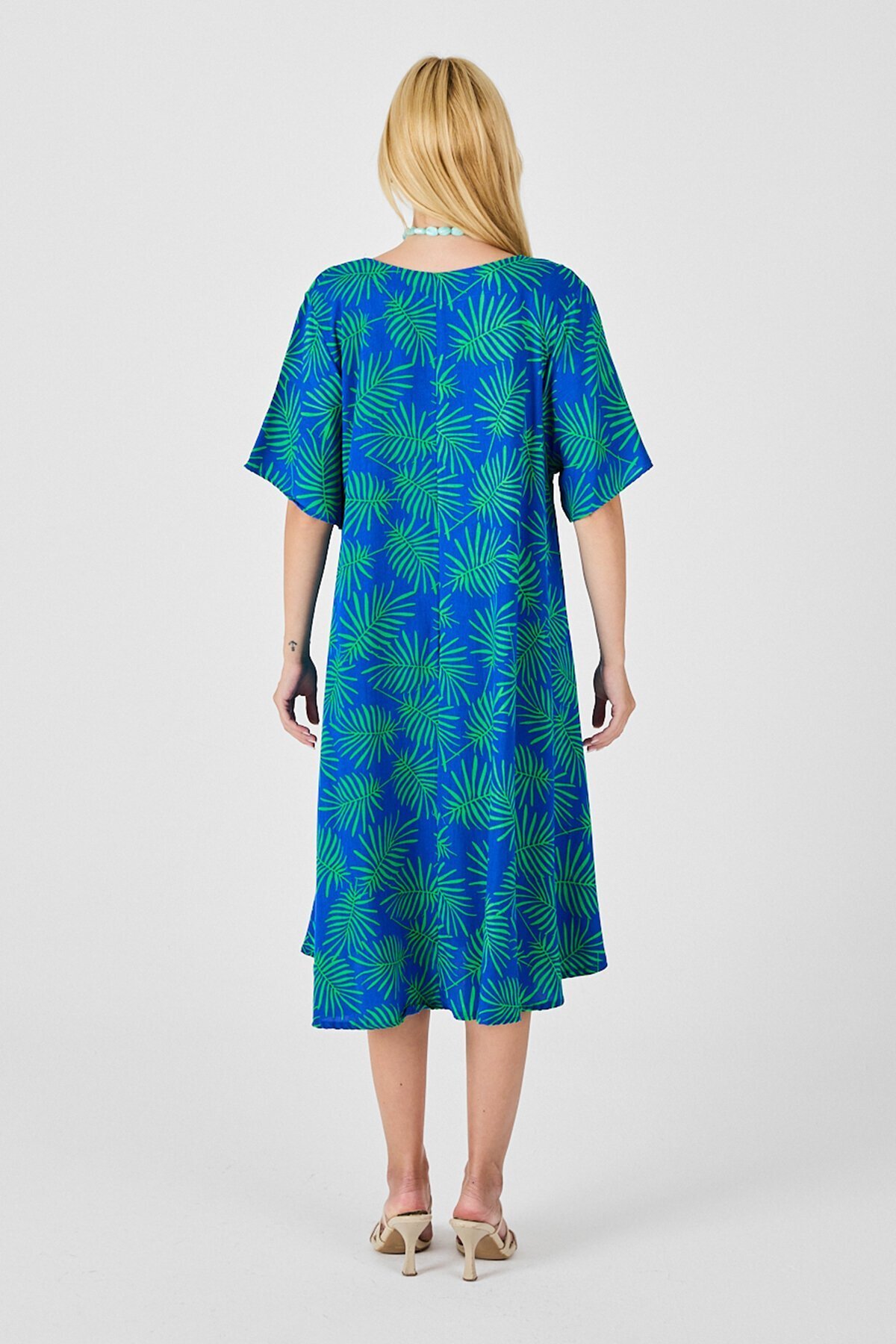 Saks Geniş Yaka Desenli Midi Boy Elbise