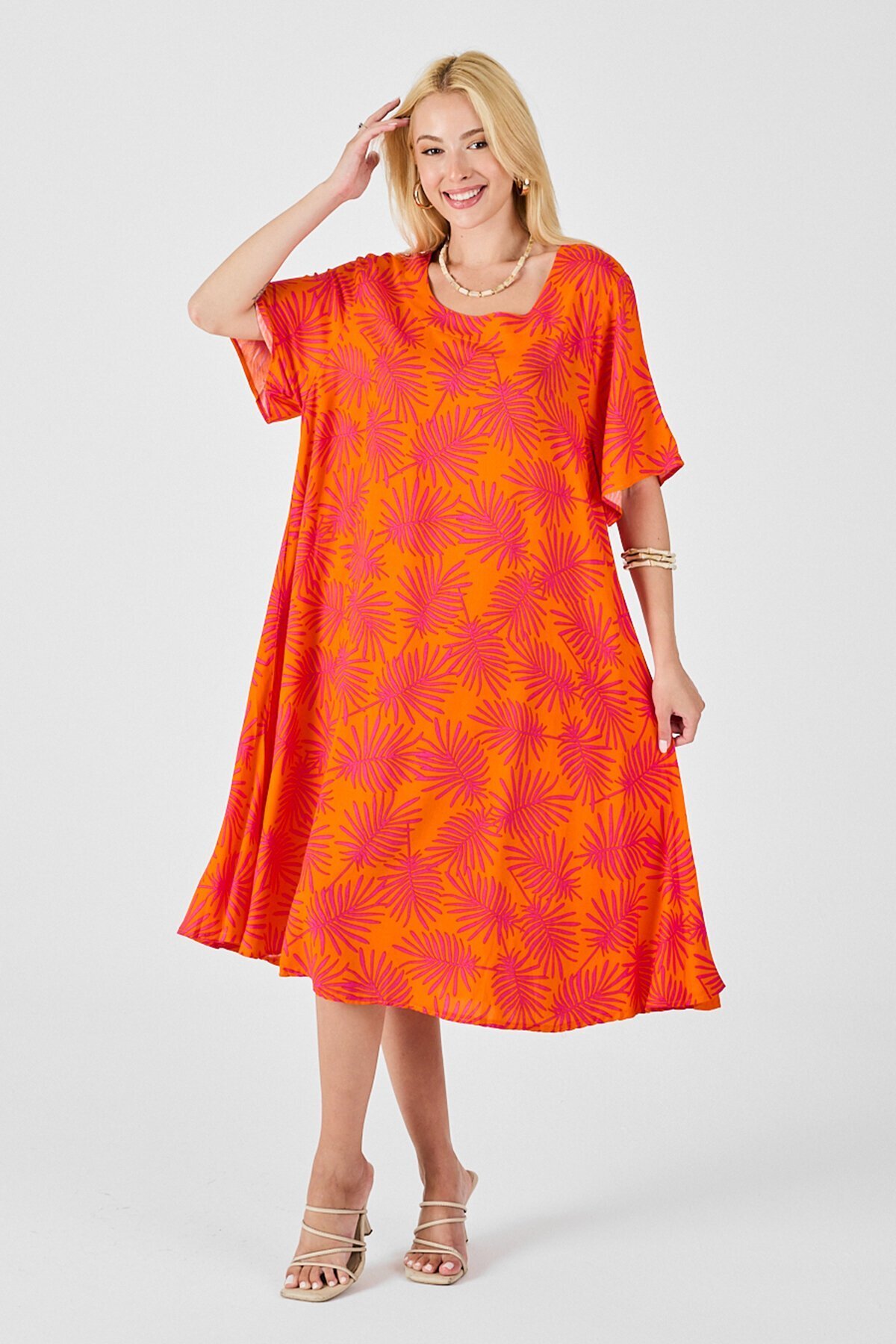 Turuncu Geniş Yaka Desenli Midi Boy Elbise