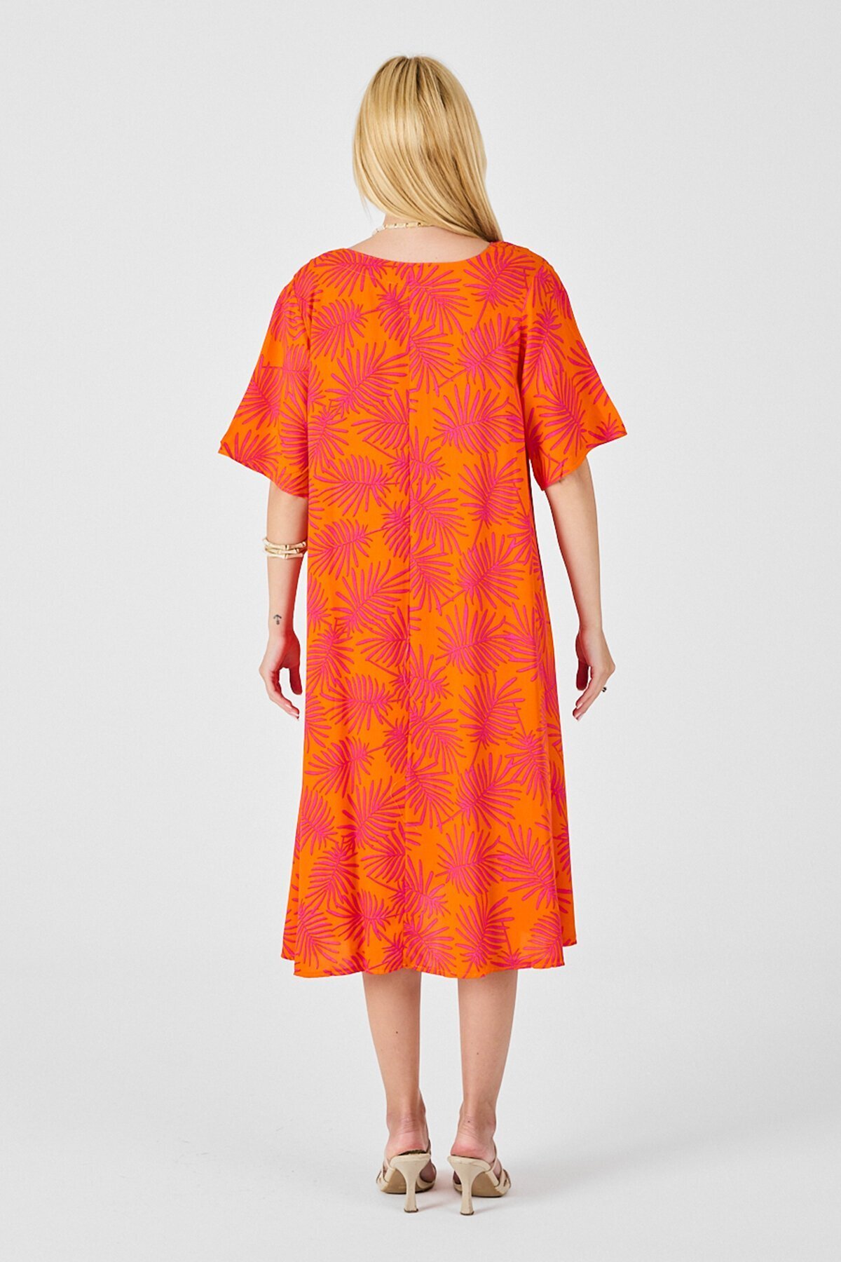 Turuncu Geniş Yaka Desenli Midi Boy Elbise