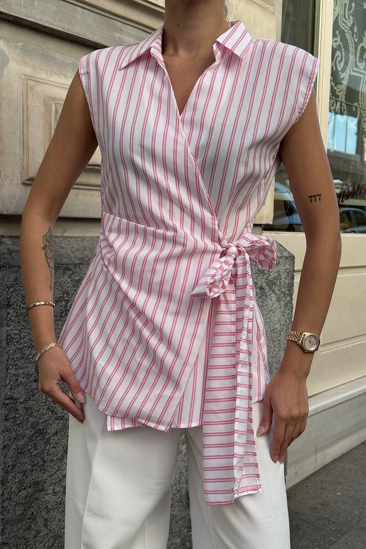 Pembe Gömlek Yaka Bağlama Detaylı Çizgili Bluz