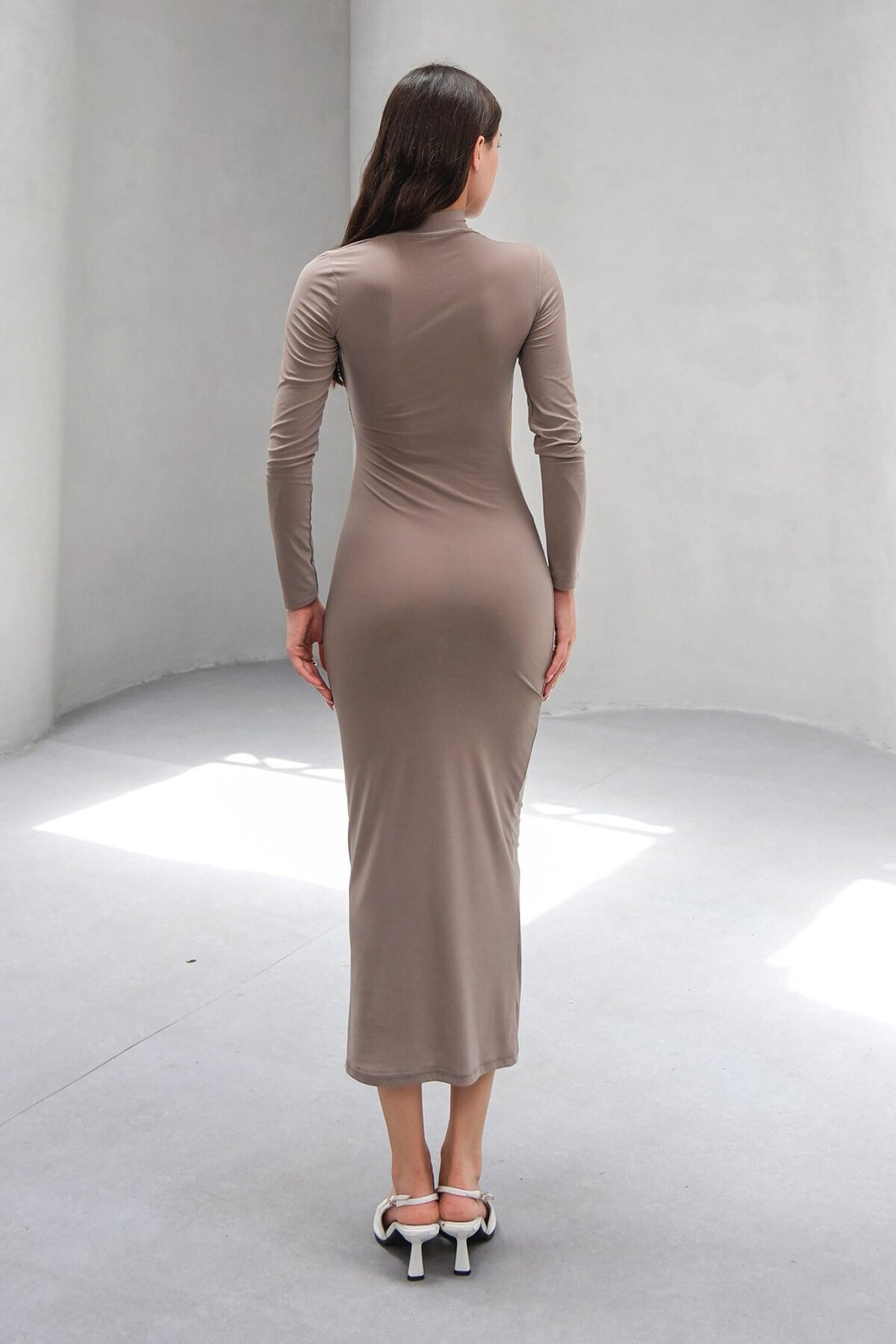 Bej Hakim Yaka Drape Detaylı Transparan Elbise