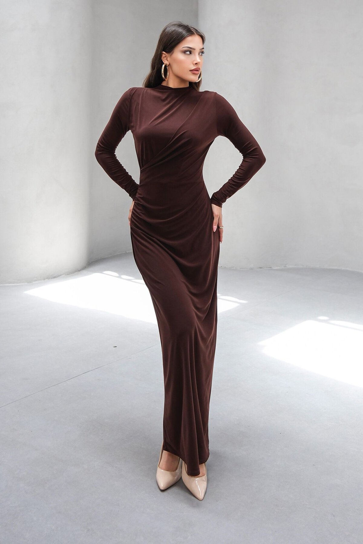 Acı Kahve Hakim Yaka Drape Detaylı Astarlı Uzun Elbise