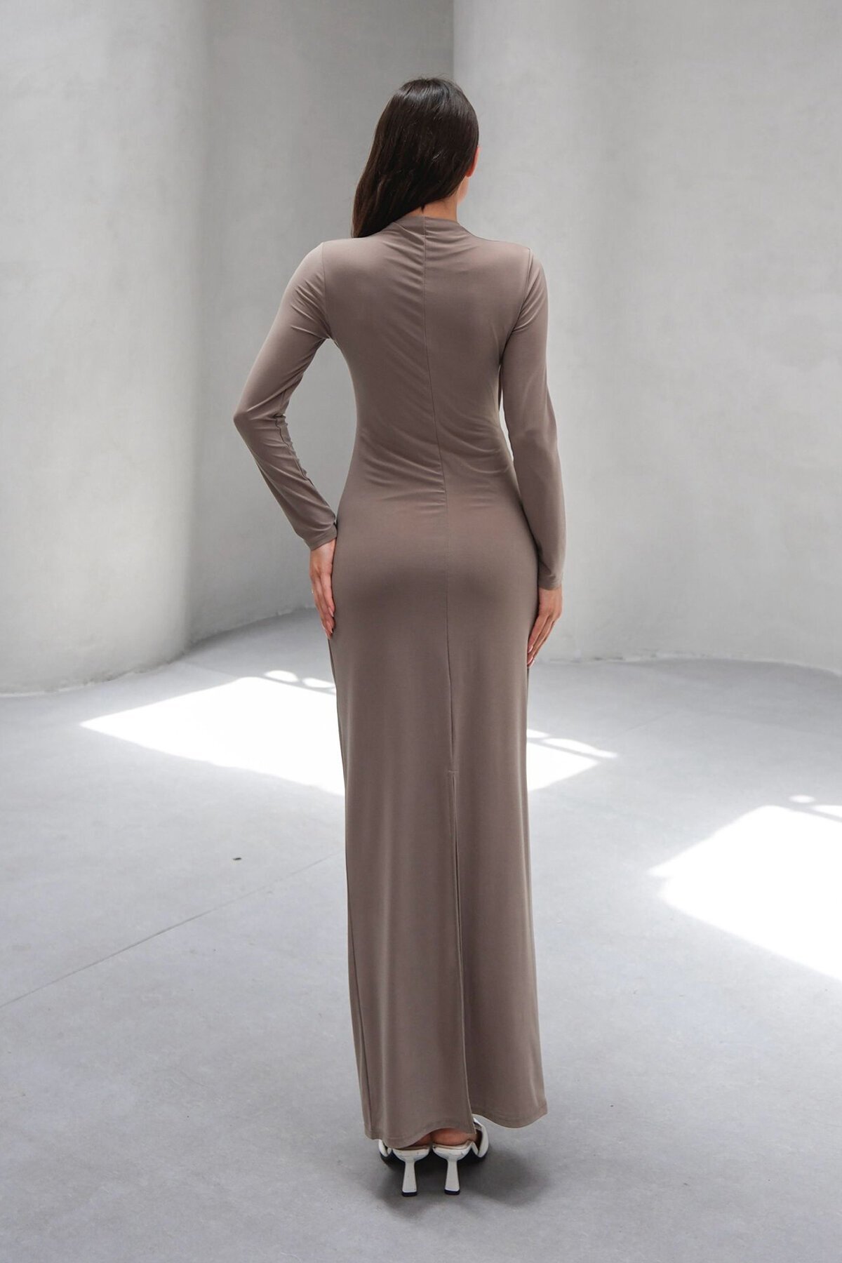 Bej Hakim Yaka Drape Detaylı Astarlı Uzun Elbise