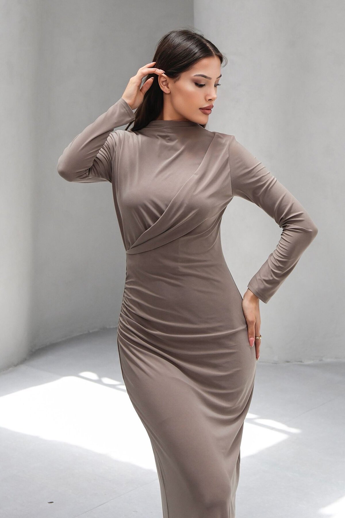 Bej Hakim Yaka Drape Detaylı Astarlı Uzun Elbise