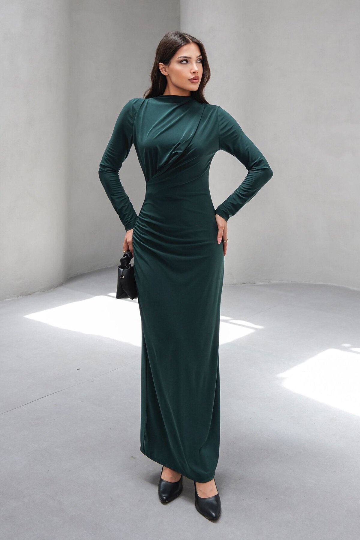 Zümrüt Yeşili Hakim Yaka Drape Detaylı Astarlı Uzun Elbise