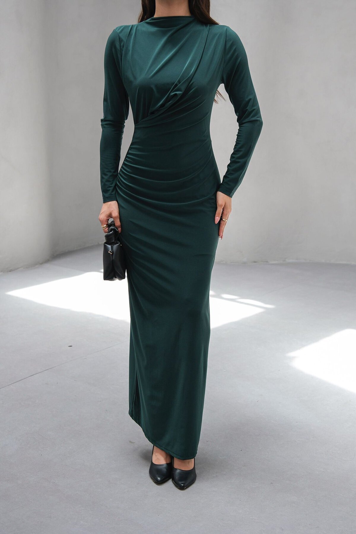 Zümrüt Yeşili Hakim Yaka Drape Detaylı Astarlı Uzun Elbise