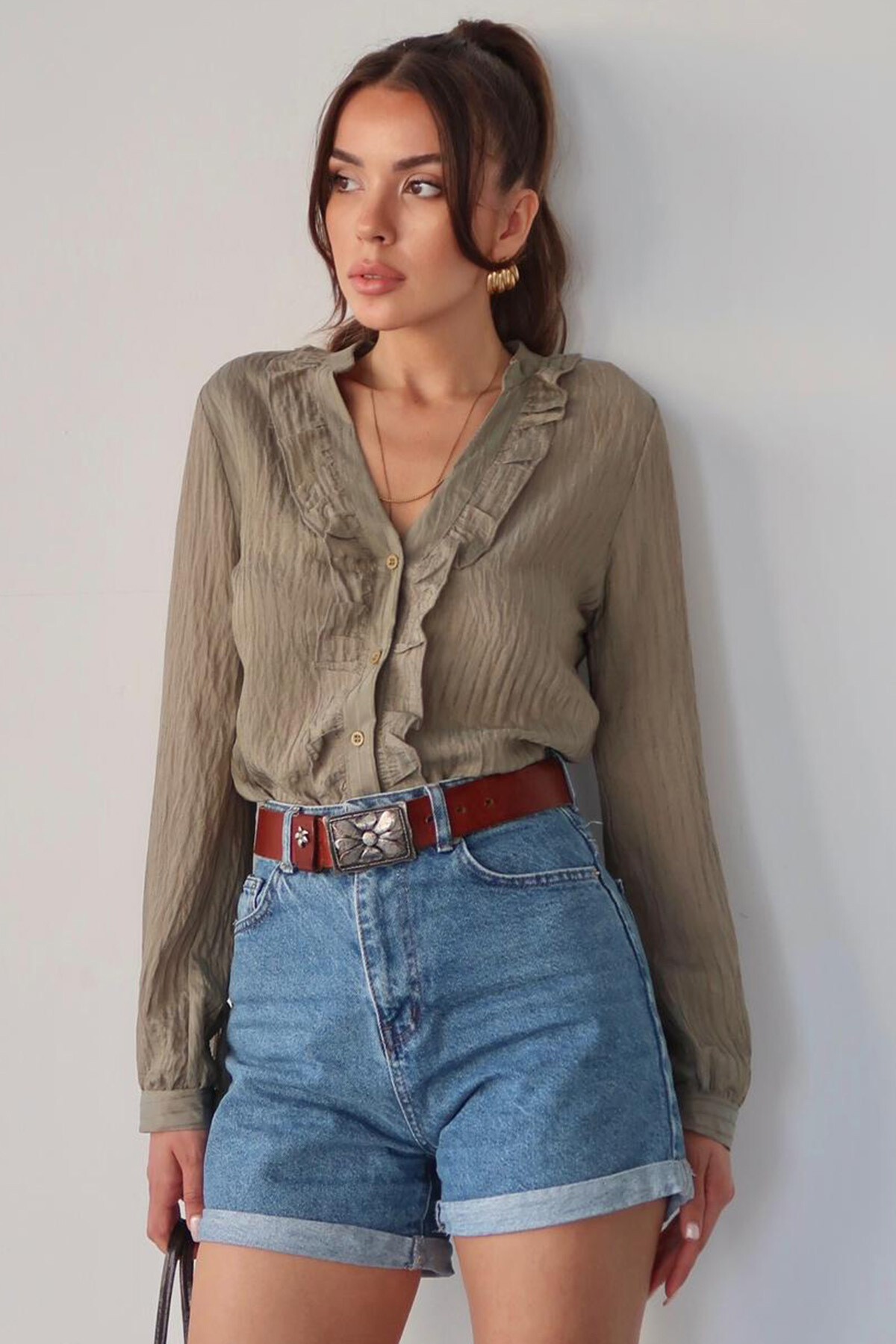 Haki Hakim Yaka Önü Fırfırlı Gömlek