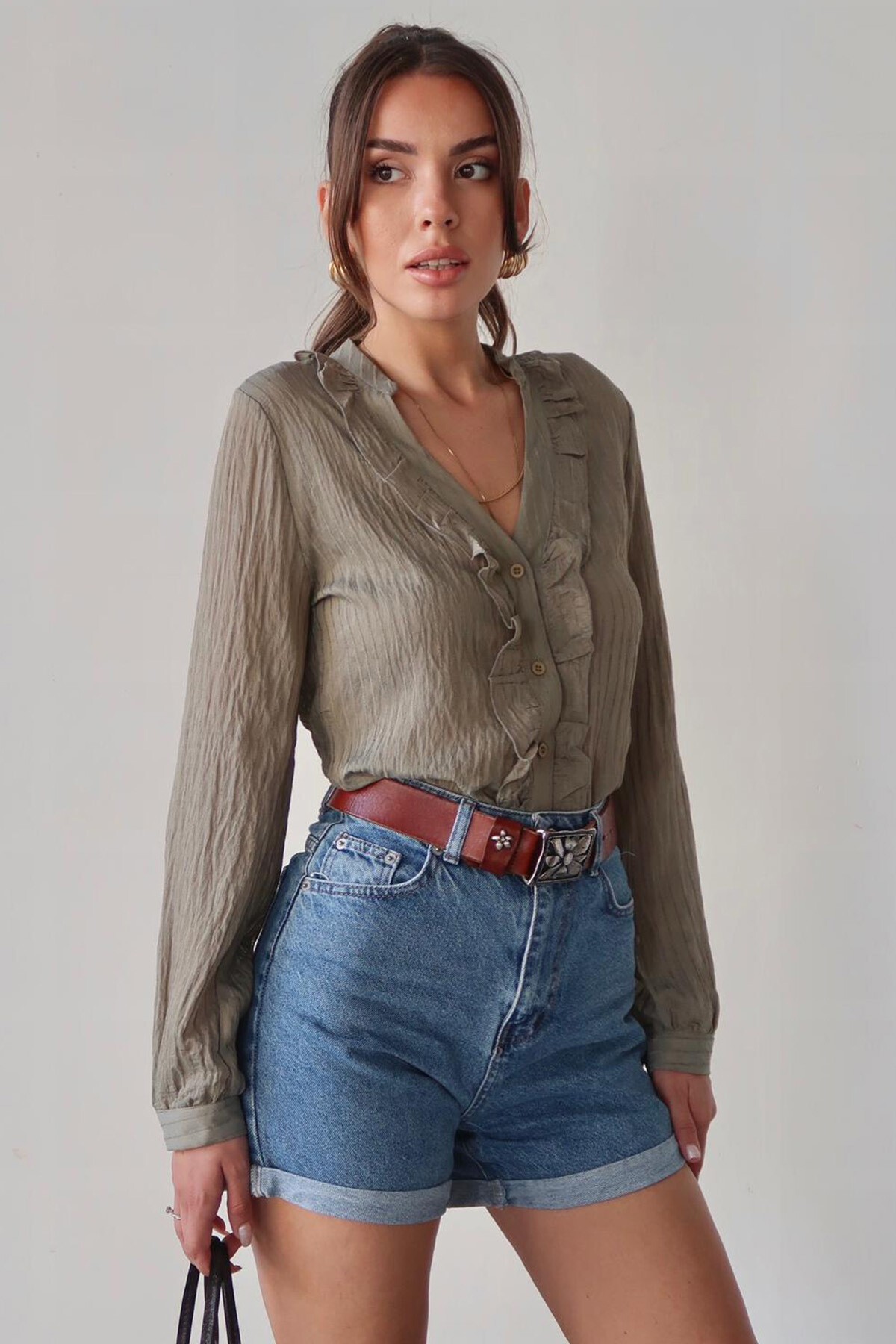 Haki Hakim Yaka Önü Fırfırlı Gömlek