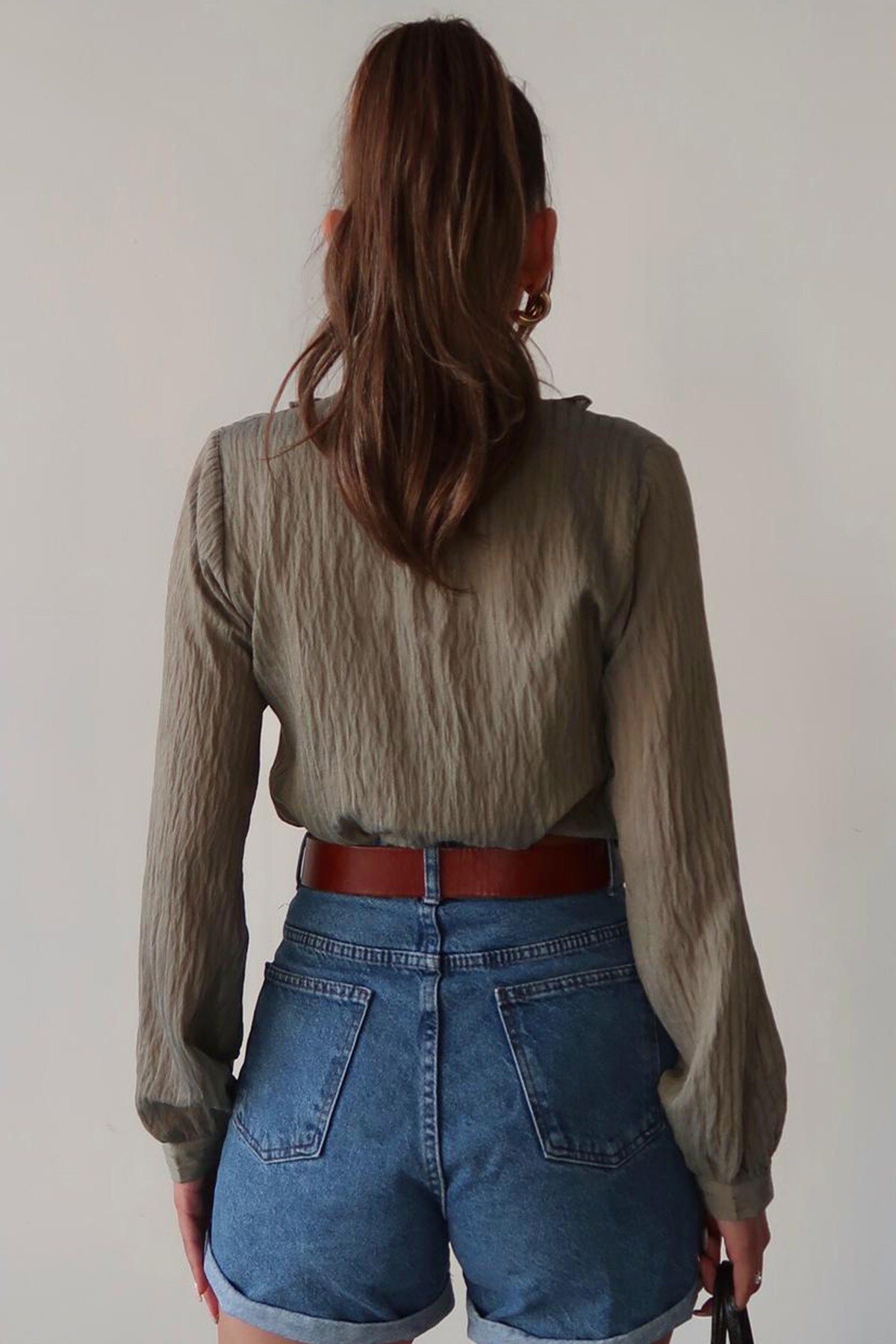 Haki Hakim Yaka Önü Fırfırlı Gömlek