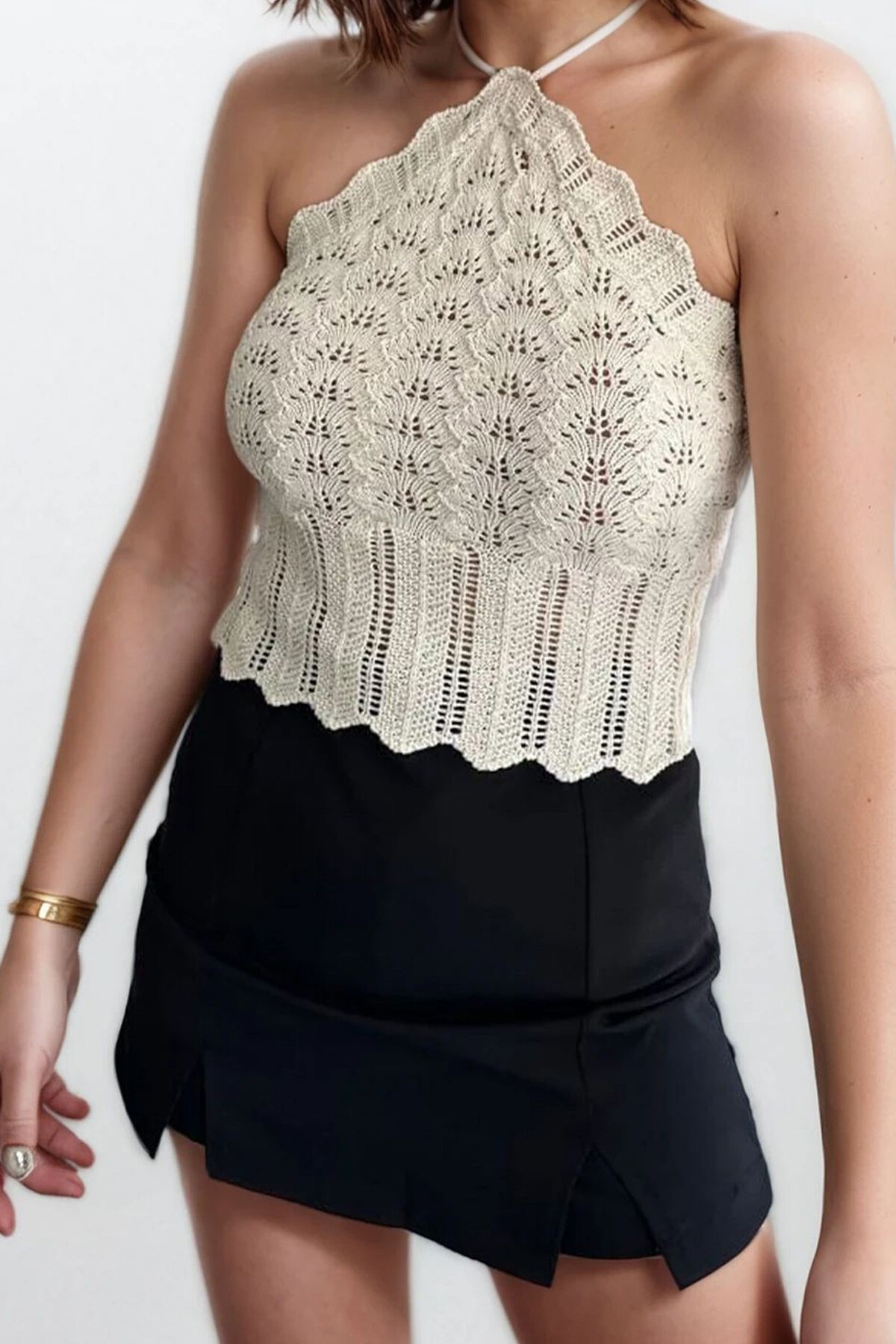 Ekru Halter Yaka Ajurlu Crop Örme Bluz