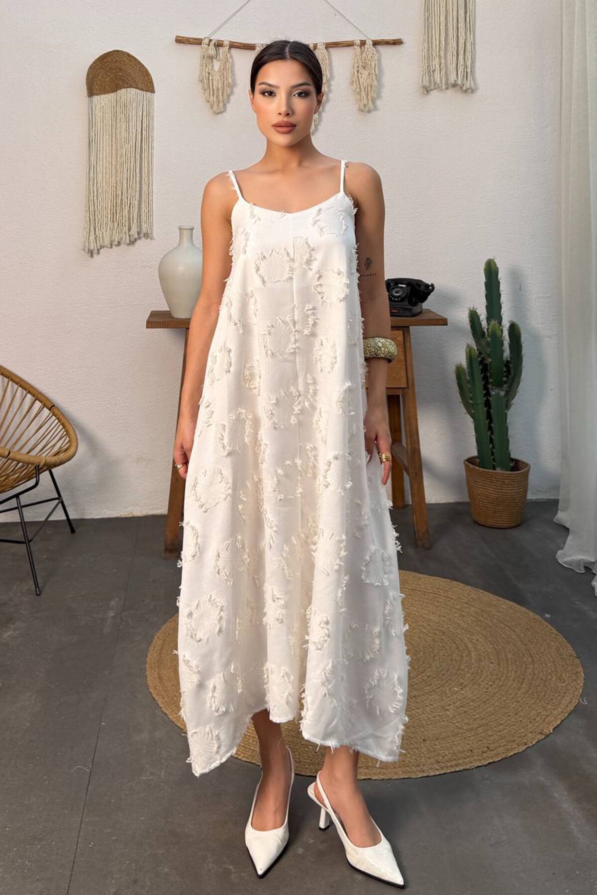 Beyaz İnce Askılı Dokulu A Kesim Salaş Elbise