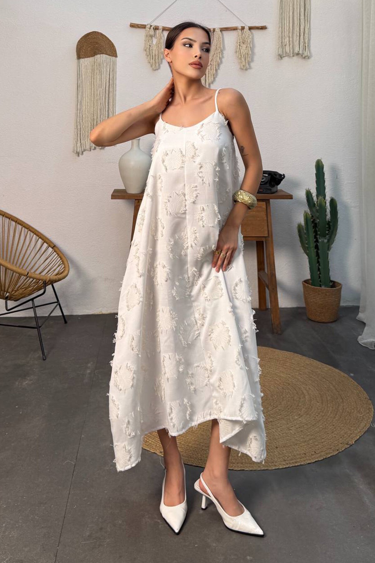 Beyaz İnce Askılı Dokulu A Kesim Salaş Elbise