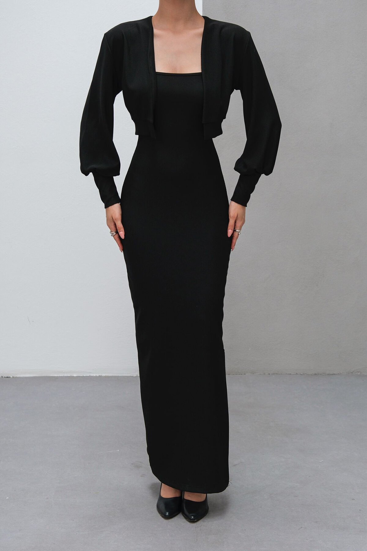 Siyah İnce Askılı Yırtmaç Detaylı Uzun Elbise Ve Hırka İkili Takım