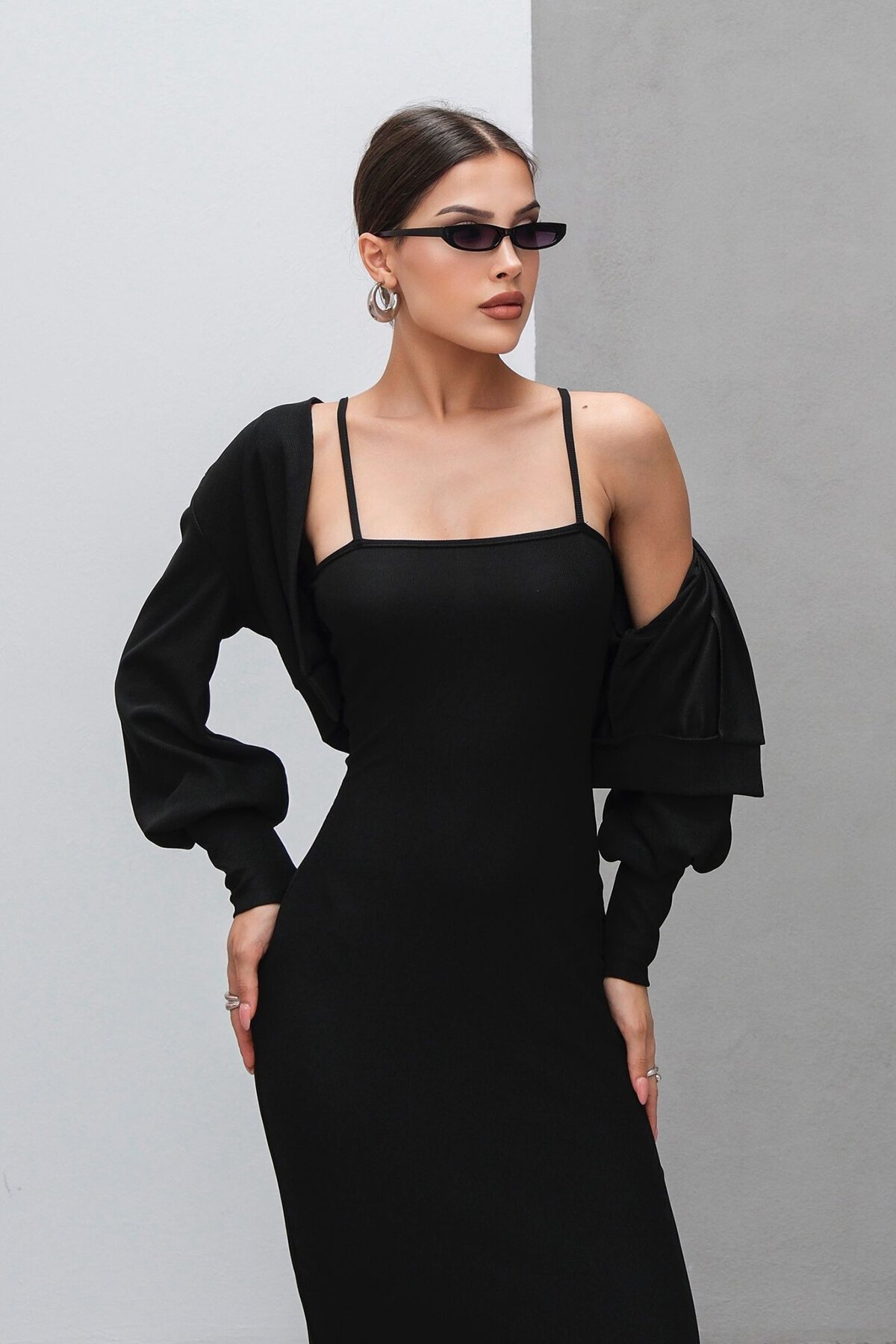 Siyah İnce Askılı Yırtmaç Detaylı Uzun Elbise Ve Hırka İkili Takım