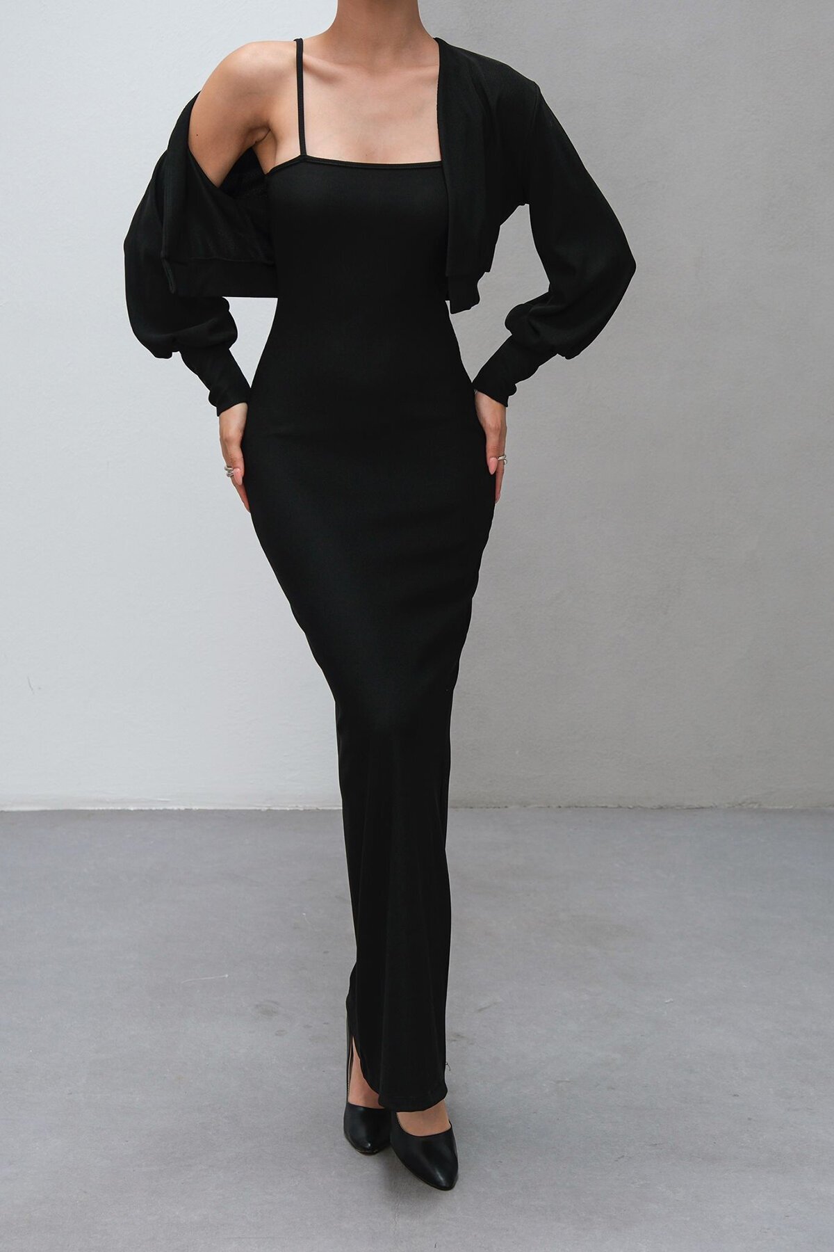 Siyah İnce Askılı Yırtmaç Detaylı Uzun Elbise Ve Hırka İkili Takım