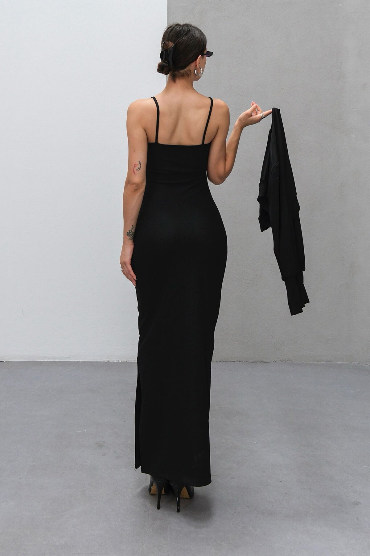 Siyah İnce Askılı Yırtmaç Detaylı Uzun Elbise Ve Hırka İkili Takım