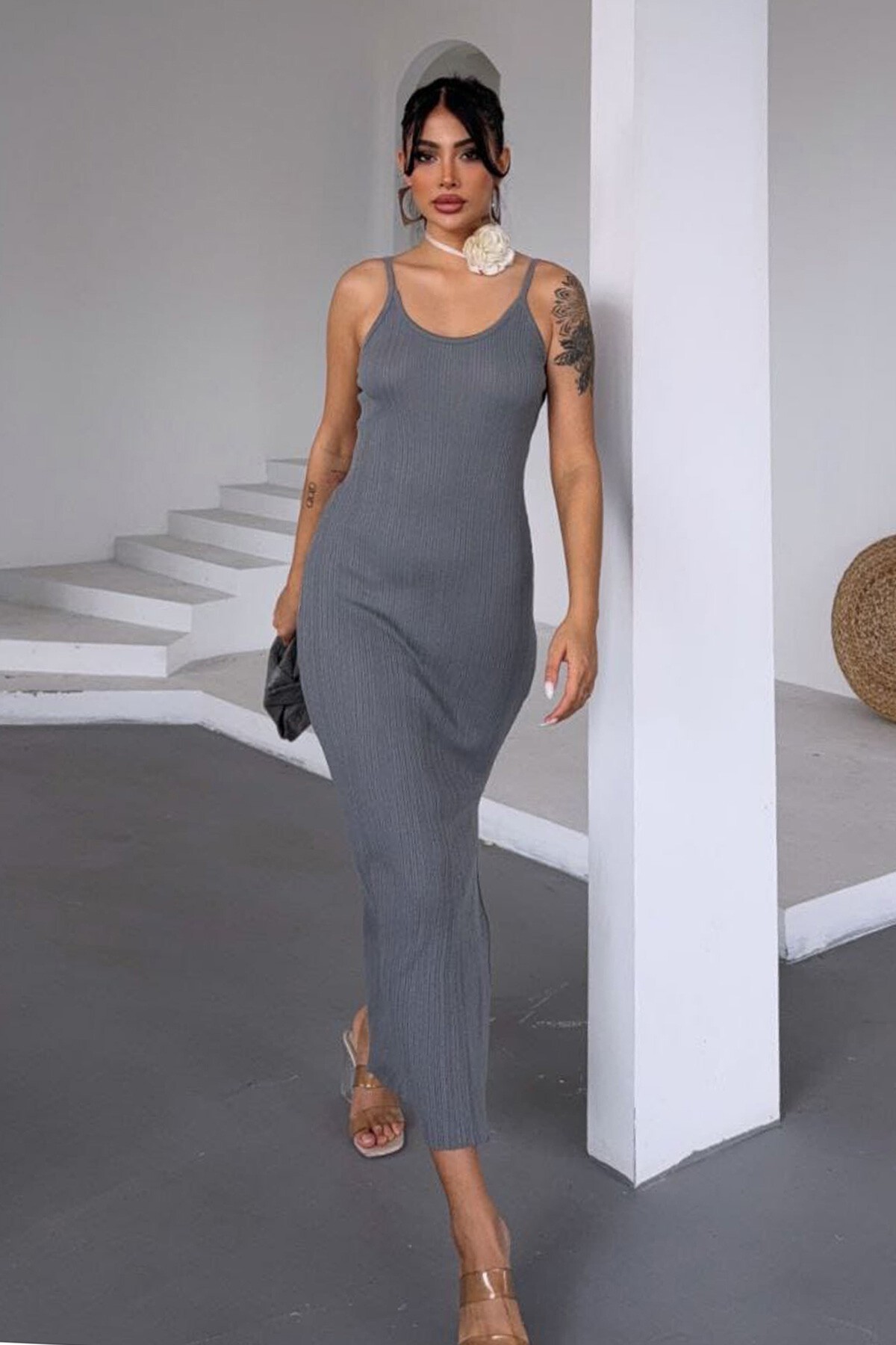 Antrasit İnce İp Askılı Sırt Dekolteli Yırtmaçlı Midi Boy Elbise