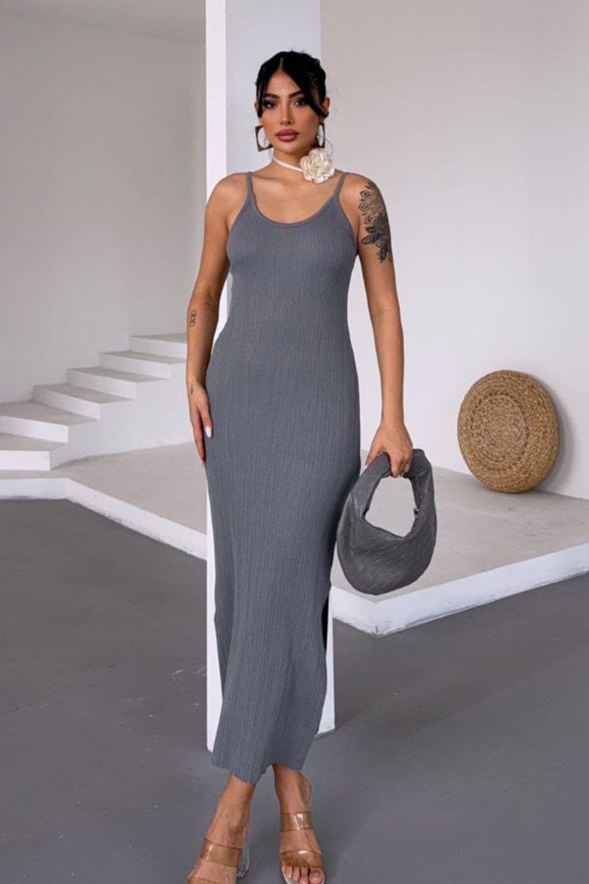 Antrasit İnce İp Askılı Sırt Dekolteli Yırtmaçlı Midi Boy Elbise