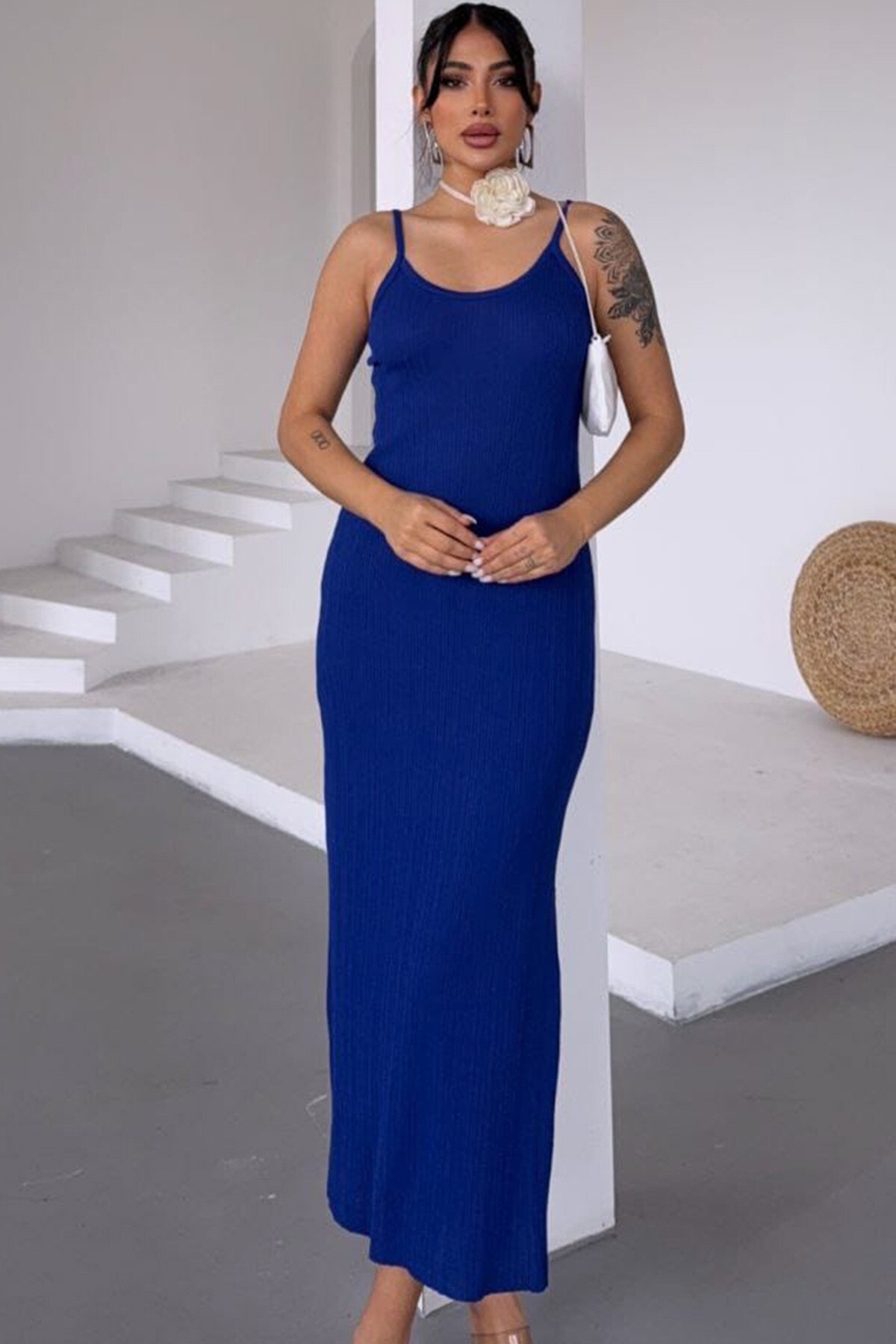 Saks İnce İp Askılı Sırt Dekolteli Yırtmaçlı Midi Boy Elbise