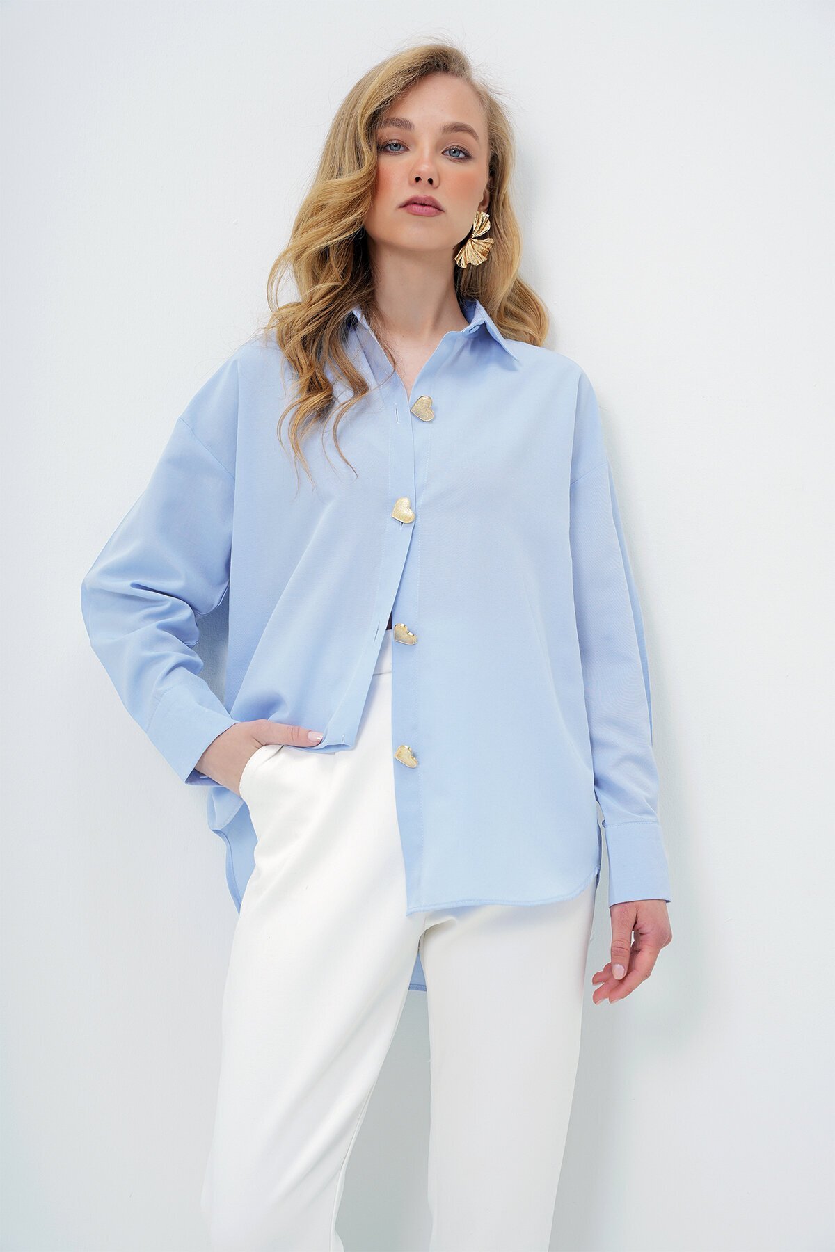 Açık Mavi Kalp Düğmeli Oversize Poplin Gömlek