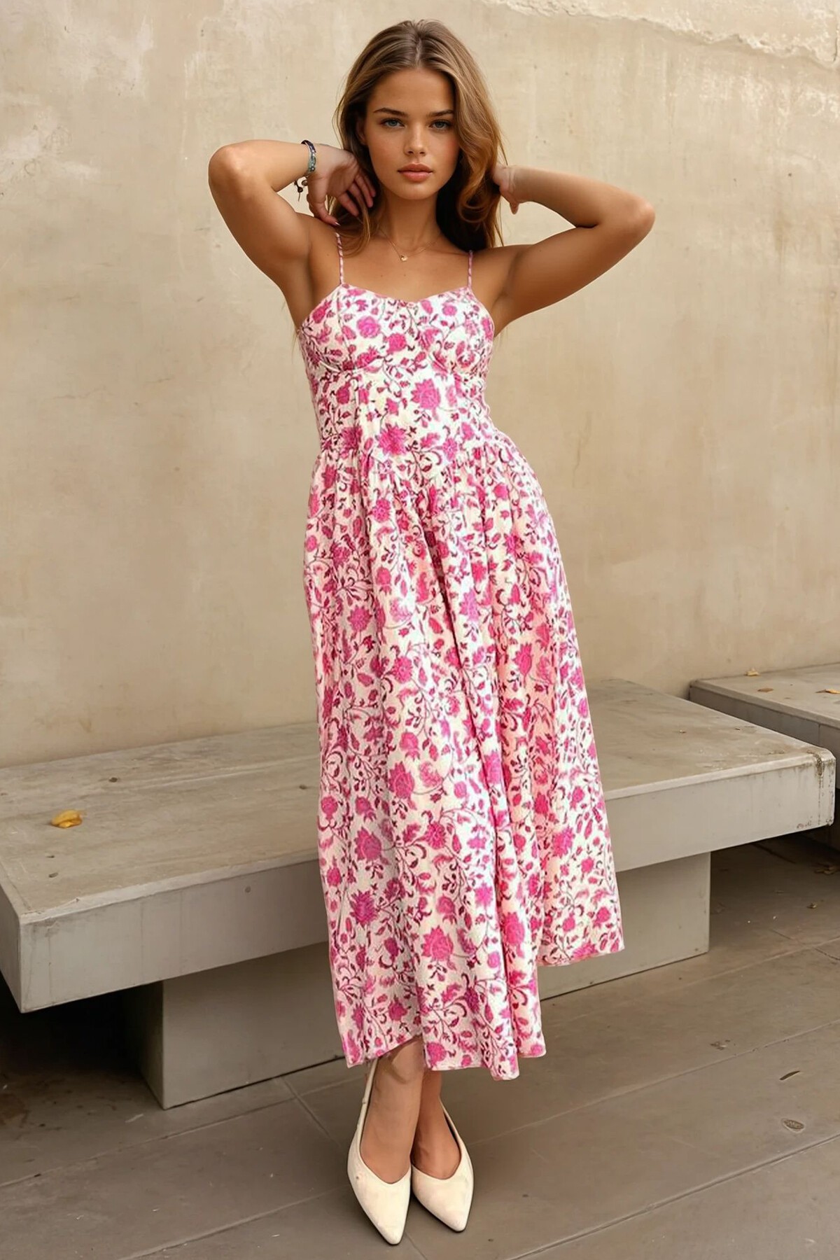 Pembe Kalp Yaka Çiçek Desenli İnce Askılı Kloş Elbise