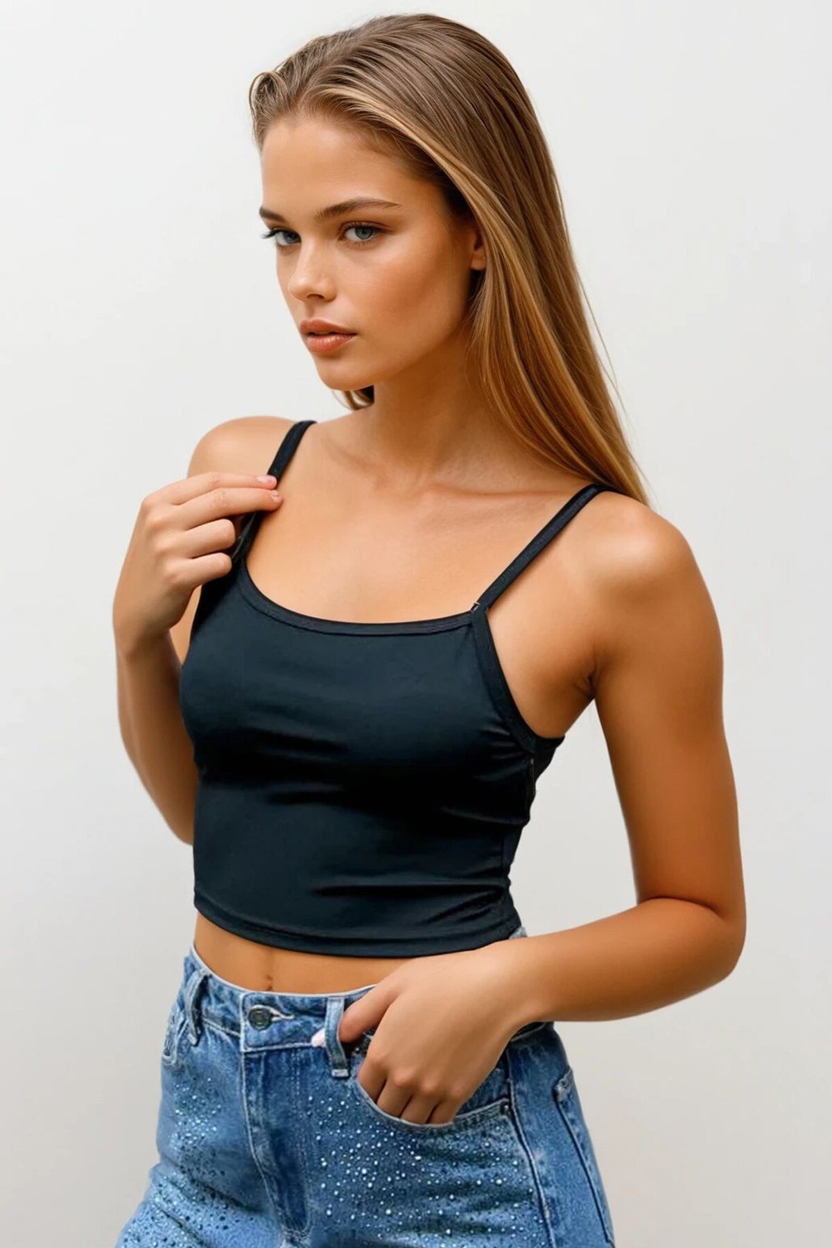 Siyah Kare Yaka Askılı Crop Bluz