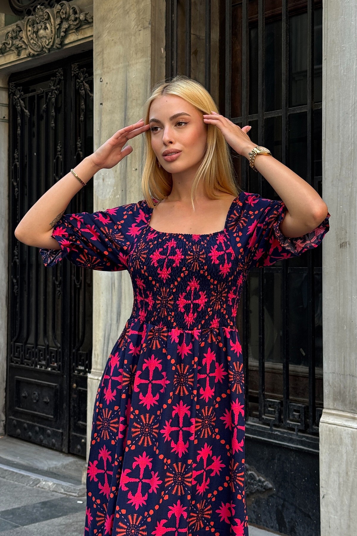 Fuşya Kare Yaka Gipeli Desenli Midi Boy Elbise