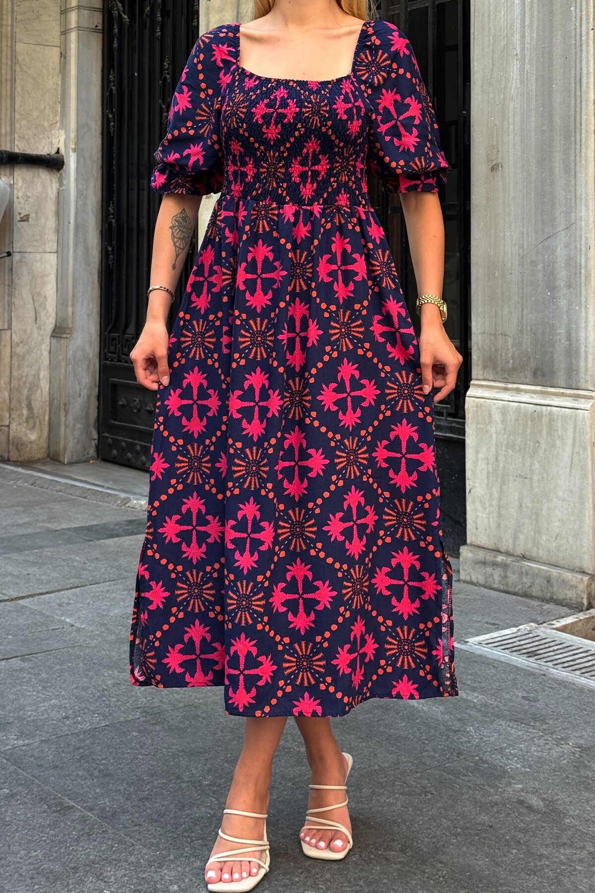 Fuşya Kare Yaka Gipeli Desenli Midi Boy Elbise