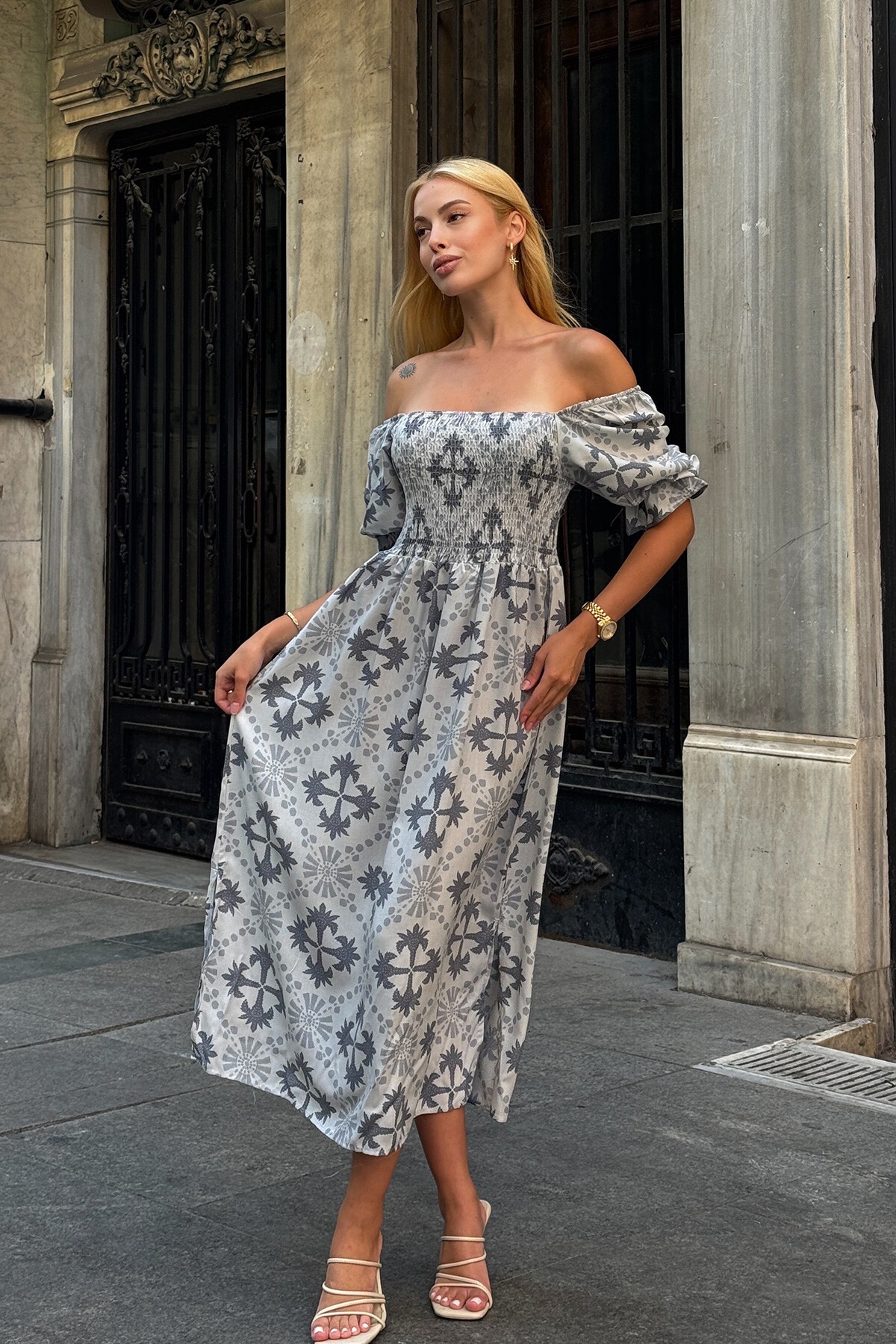 Ekru Kare Yaka Gipeli Desenli Midi Boy Elbise