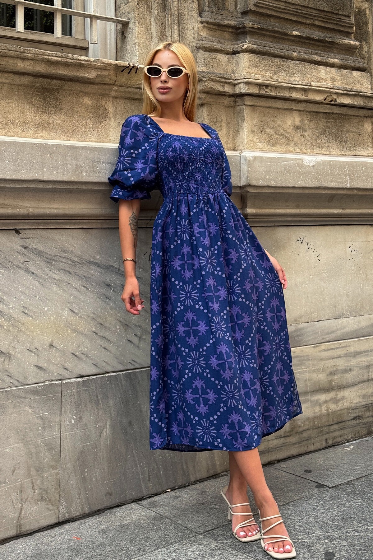 Lacivert Kare Yaka Gipeli Desenli Midi Boy Elbise