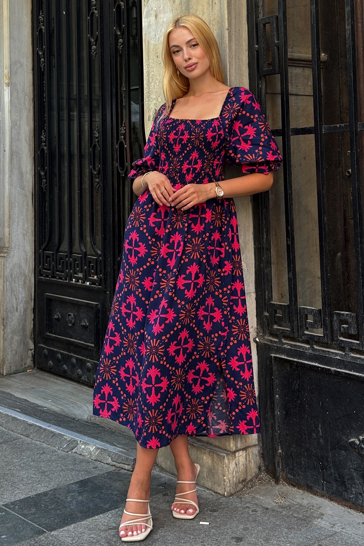 Fuşya Kare Yaka Gipeli Desenli Midi Boy Elbise