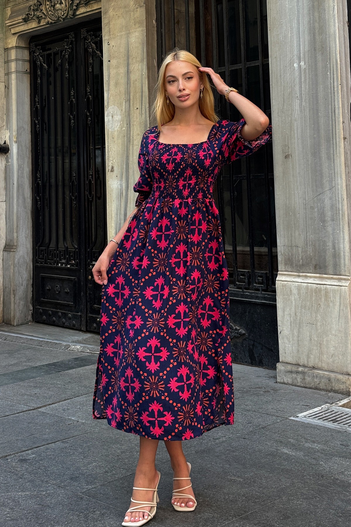 Fuşya Kare Yaka Gipeli Desenli Midi Boy Elbise