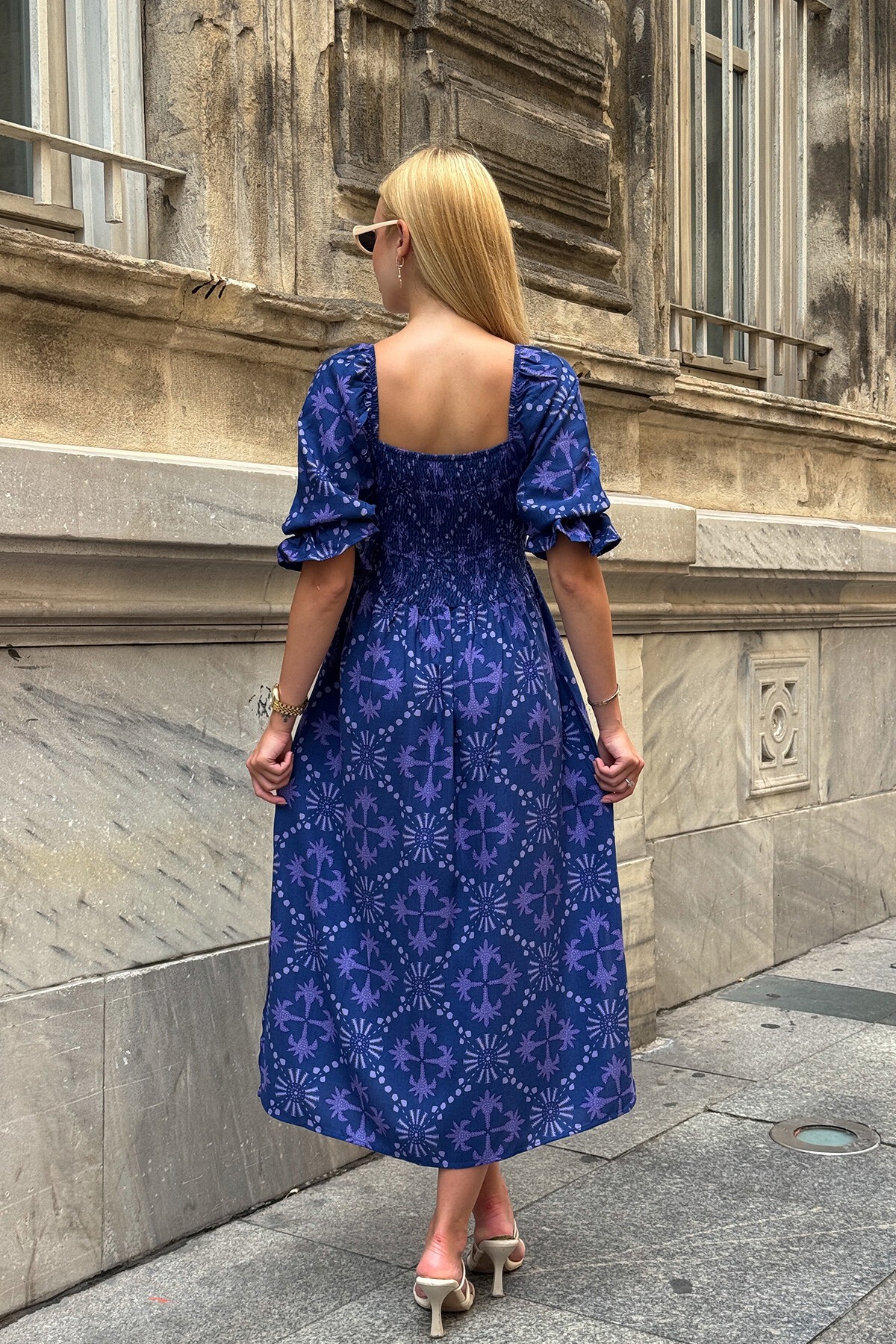 Lacivert Kare Yaka Gipeli Desenli Midi Boy Elbise