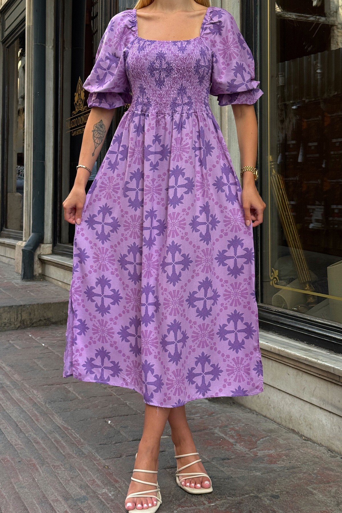 Pembe Kare Yaka Gipeli Desenli Midi Boy Elbise