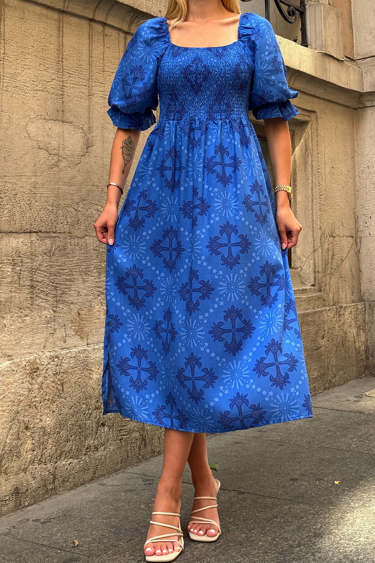 Mavi Kare Yaka Gipeli Desenli Midi Boy Elbise