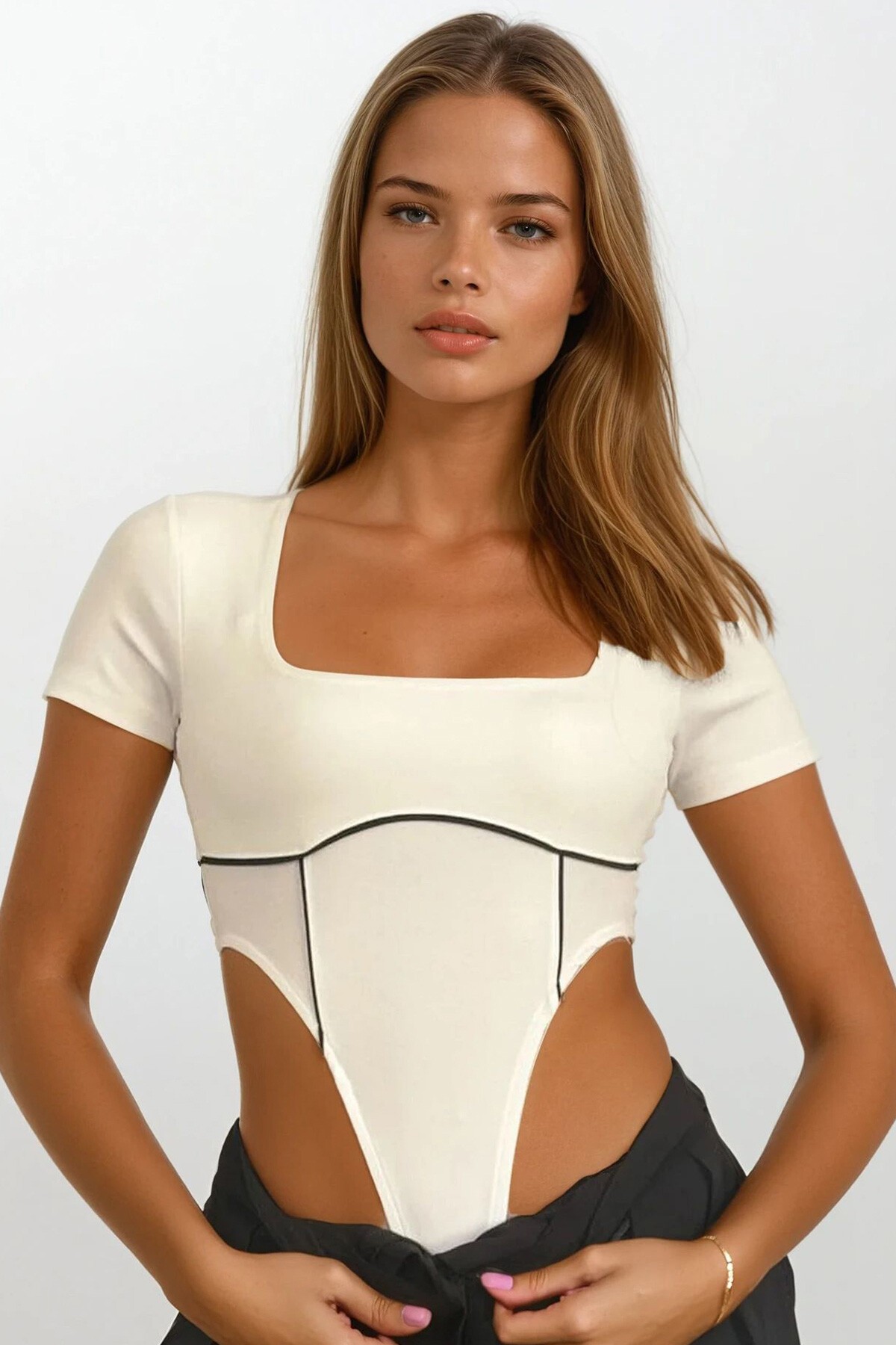 Beyaz Kare Yaka Kısa Kollu Body Suit