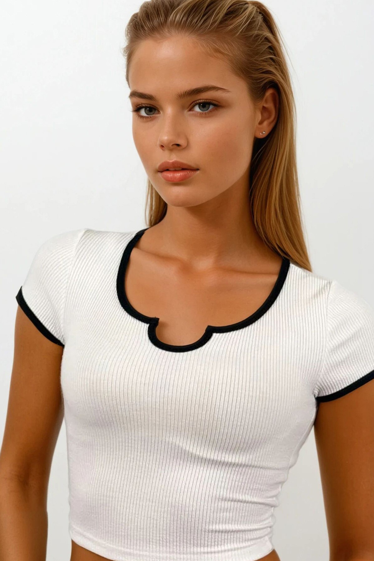 Beyaz Kare Yaka Kısa Kollu Fitilli Crop Bluz