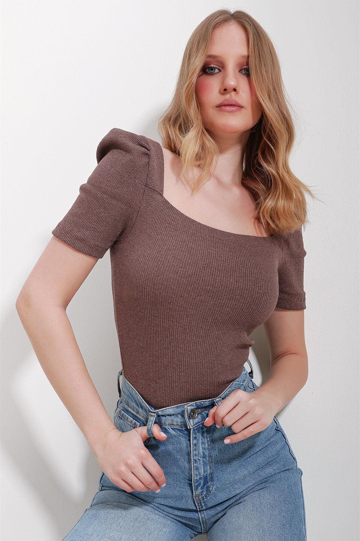 Açık Kahve Kare Yaka Prenses Kol Regular Fit Bluz